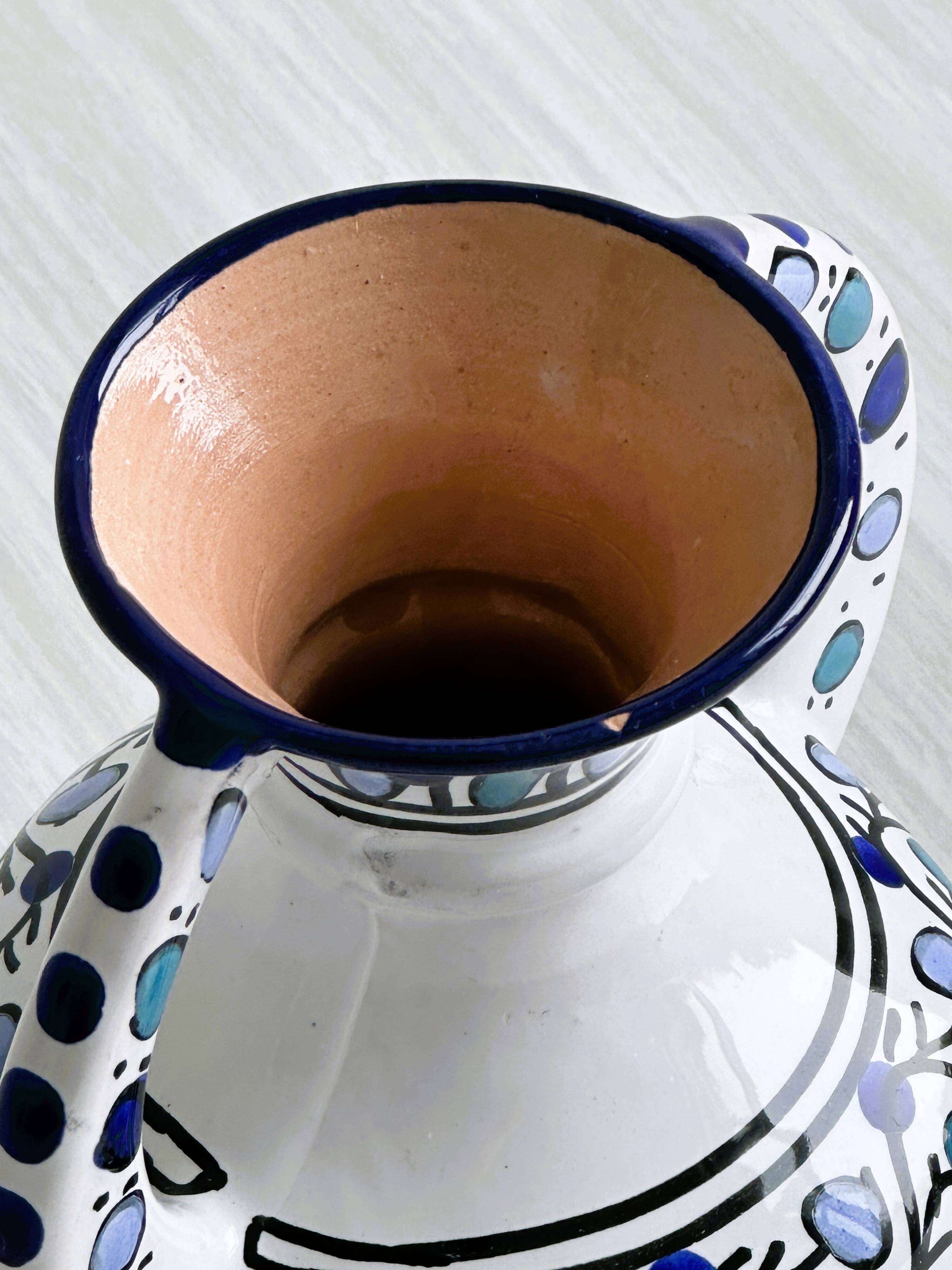 Petit vase peint à la main style Maghrébin.