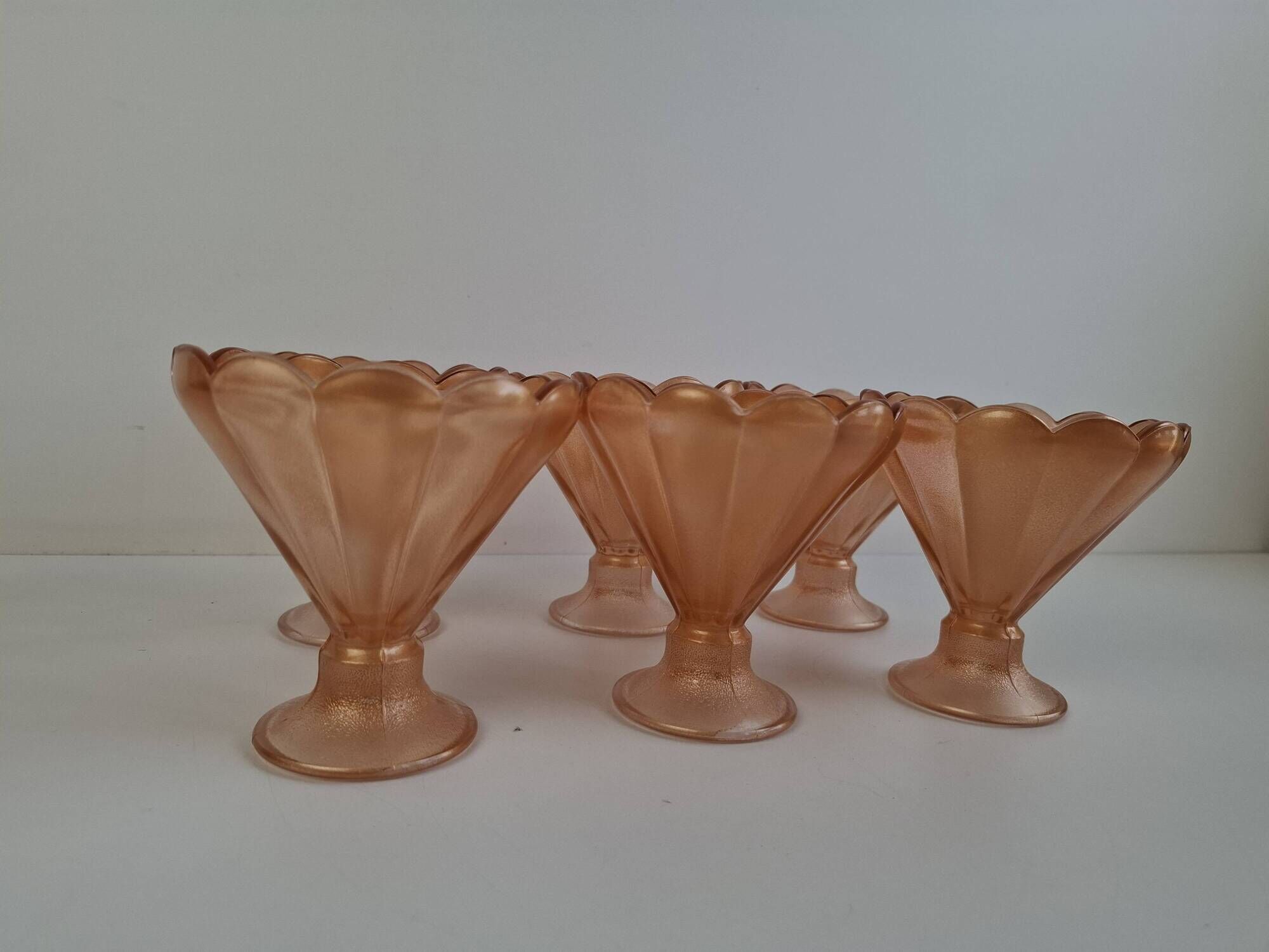 Set of 6 Art Deco Pink Rosaline Glass Dessert Bowls, Czechoslovakia, 1930s