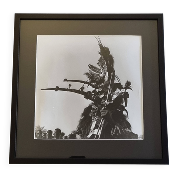 Photographie argentique Personnage cérémoniel à parure cimière 44x44 cm