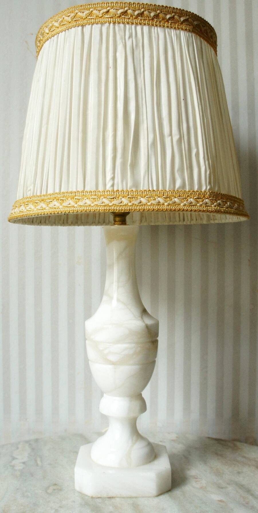 Alabaster baluster lamp 1960
