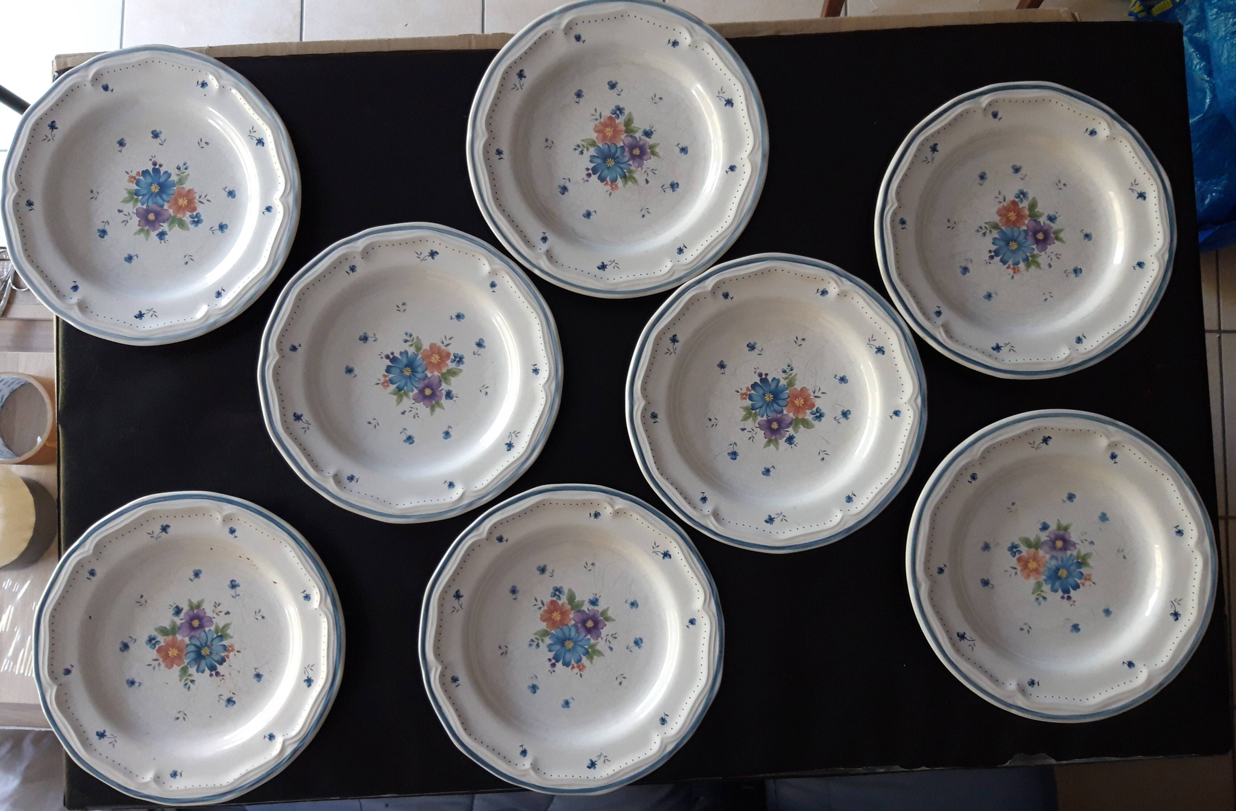 Lot 8 dessert plates provincial model bouquet 1980s