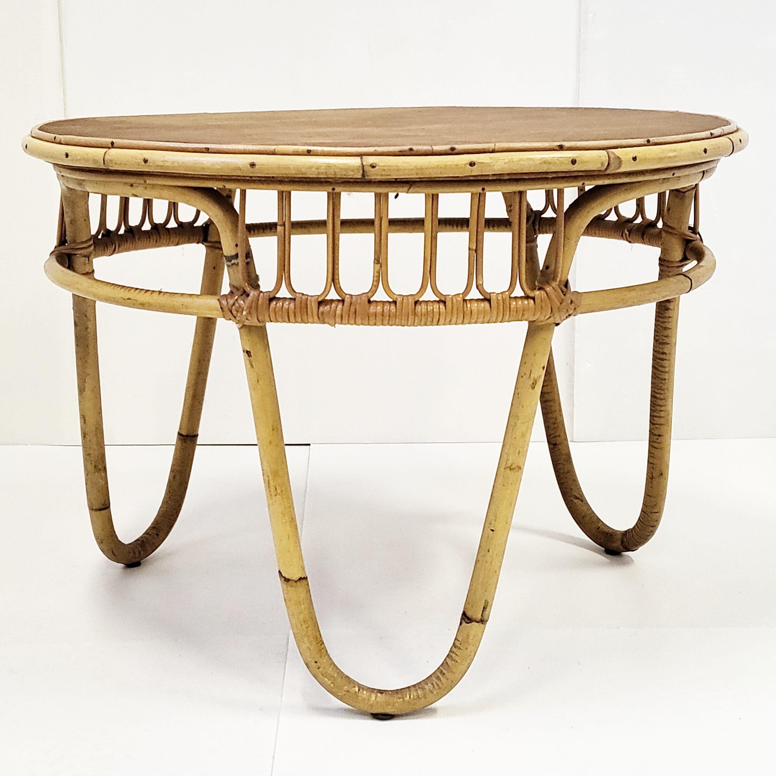 Round coffee table vintage 1950 rattan