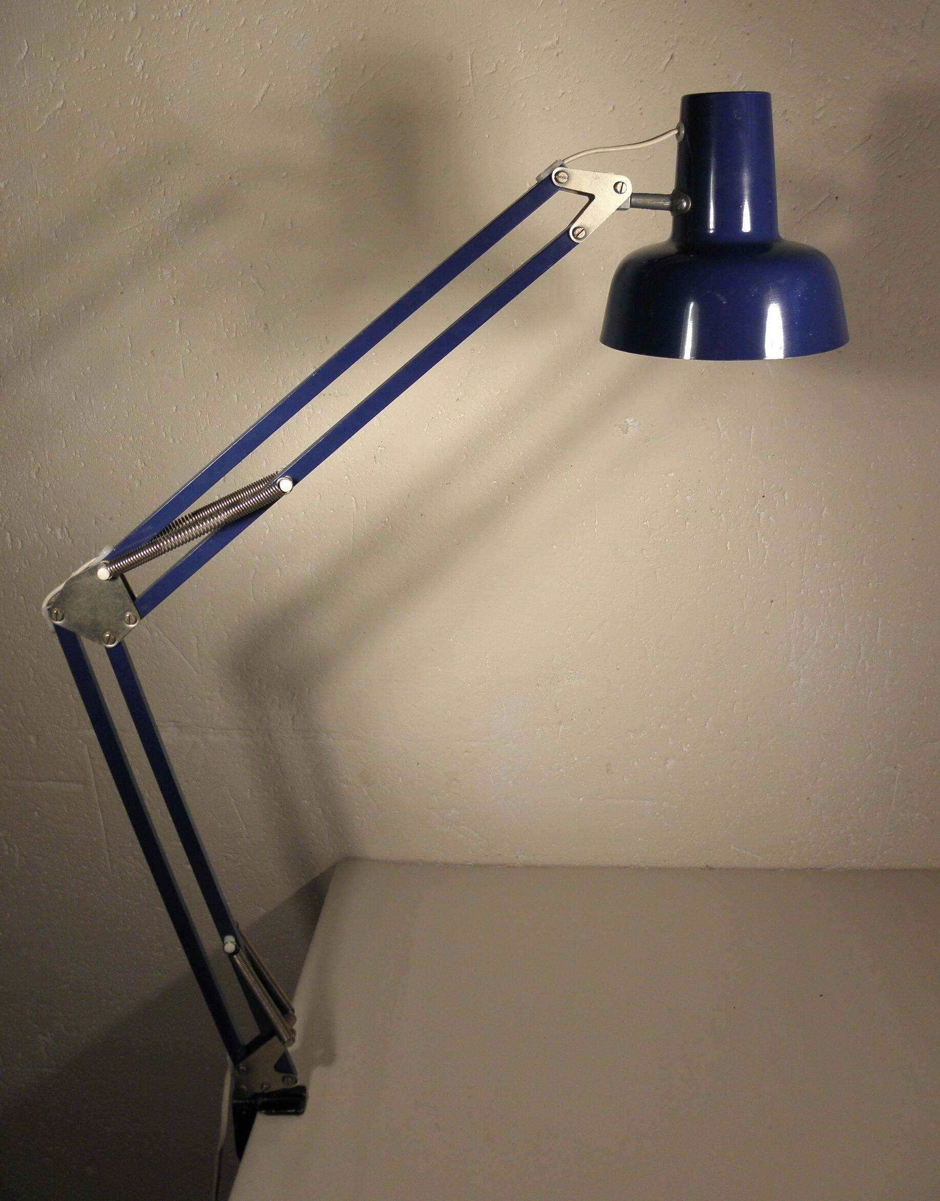 Architect's lamp in blue metal