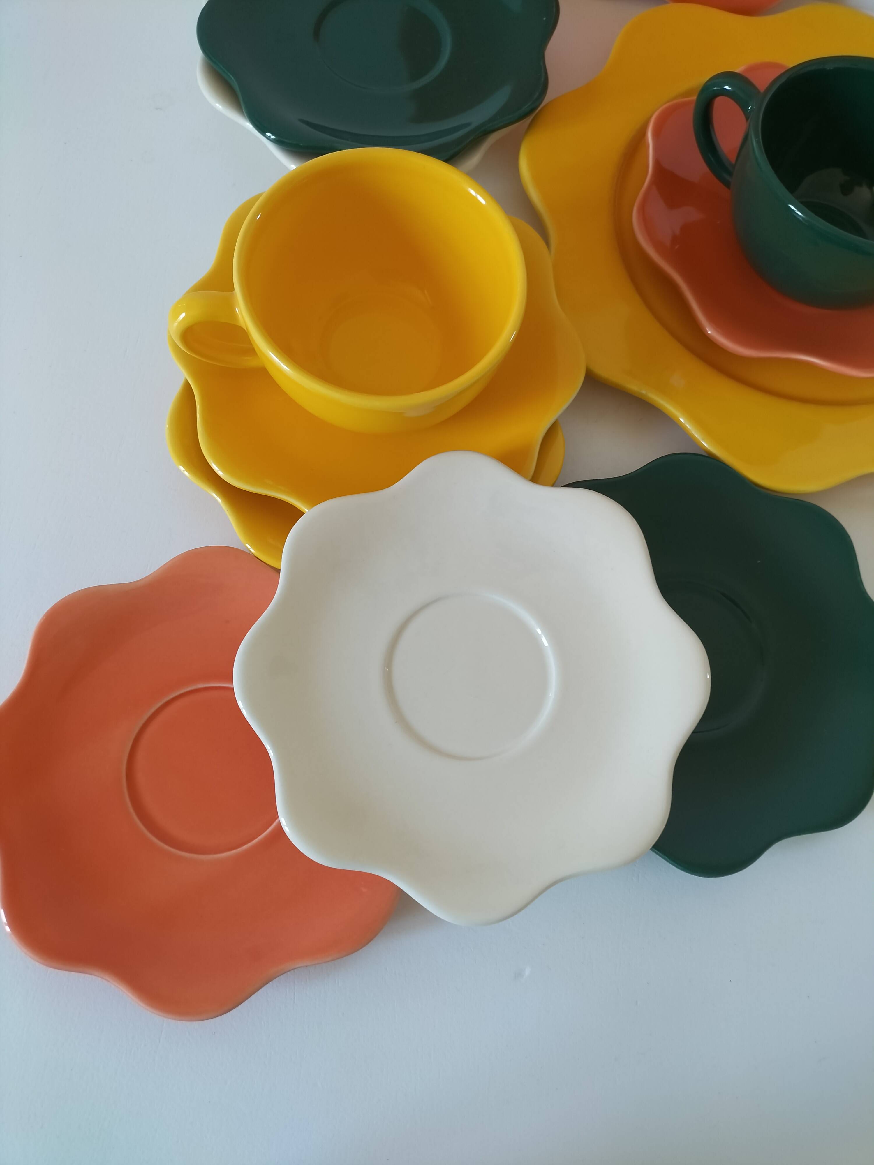 Ensemble de 12 pièces en céramique émaillée forme fleur