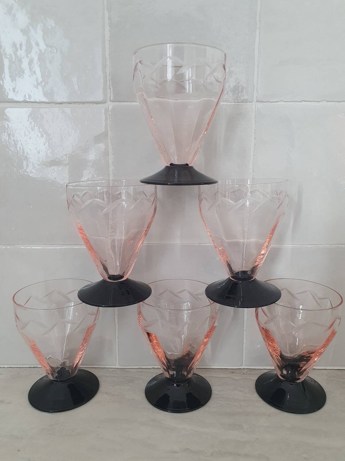 Verre Art déco gravé rose et noir