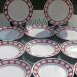 14 assiettes plates de chez badonvillier à damier bordeaux