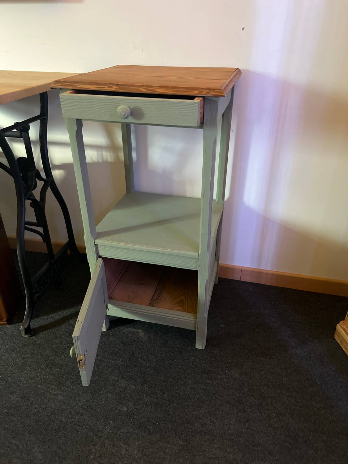 Petit meuble , chevet campagnard
