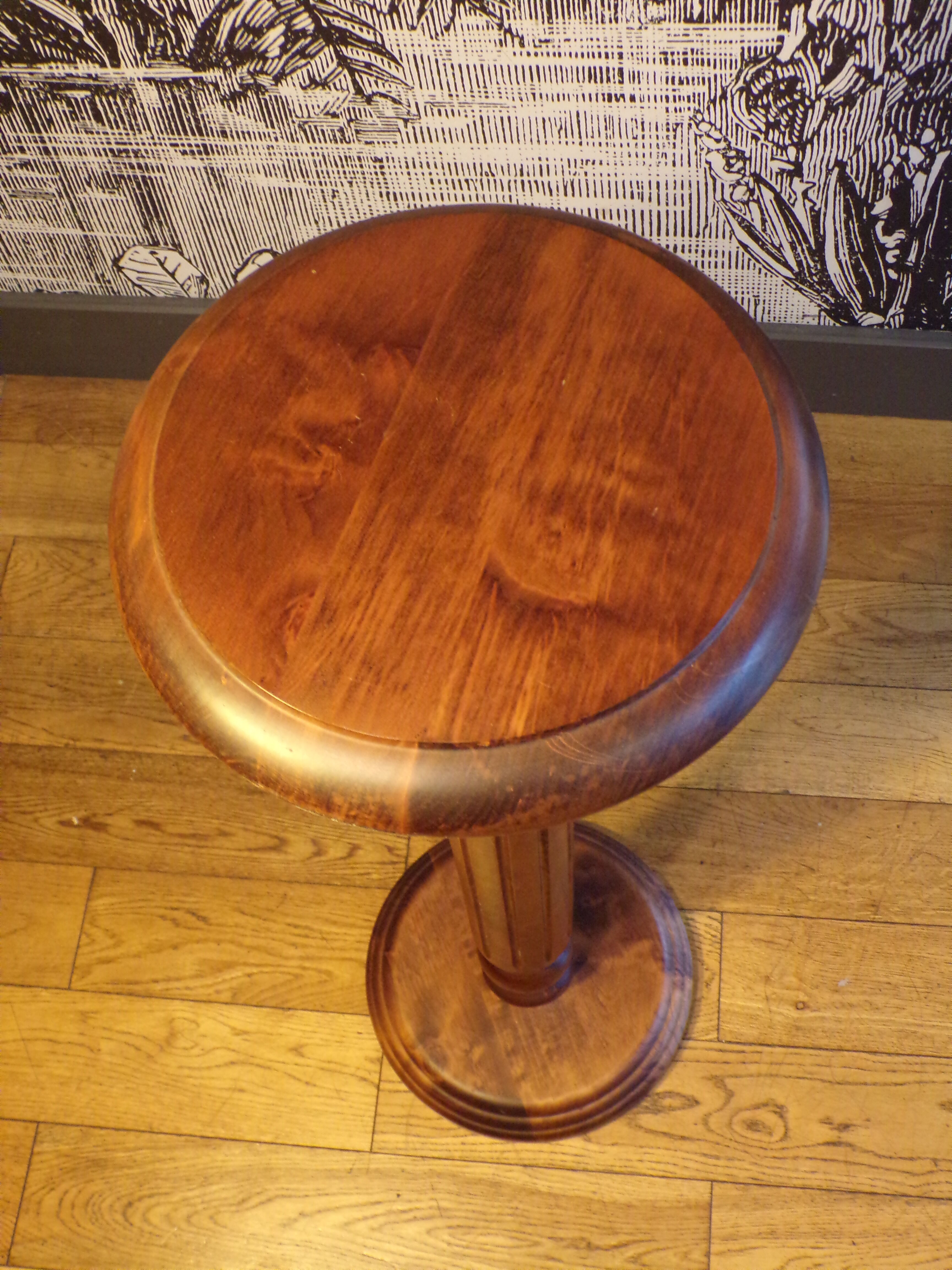 Turned wood presentation column