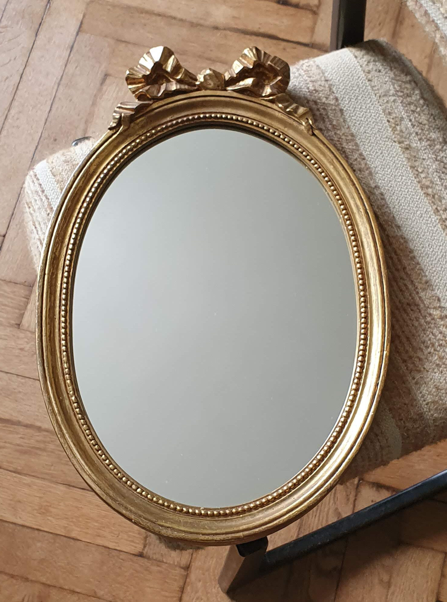 Oval mirror in wood and stucco 33x49cm