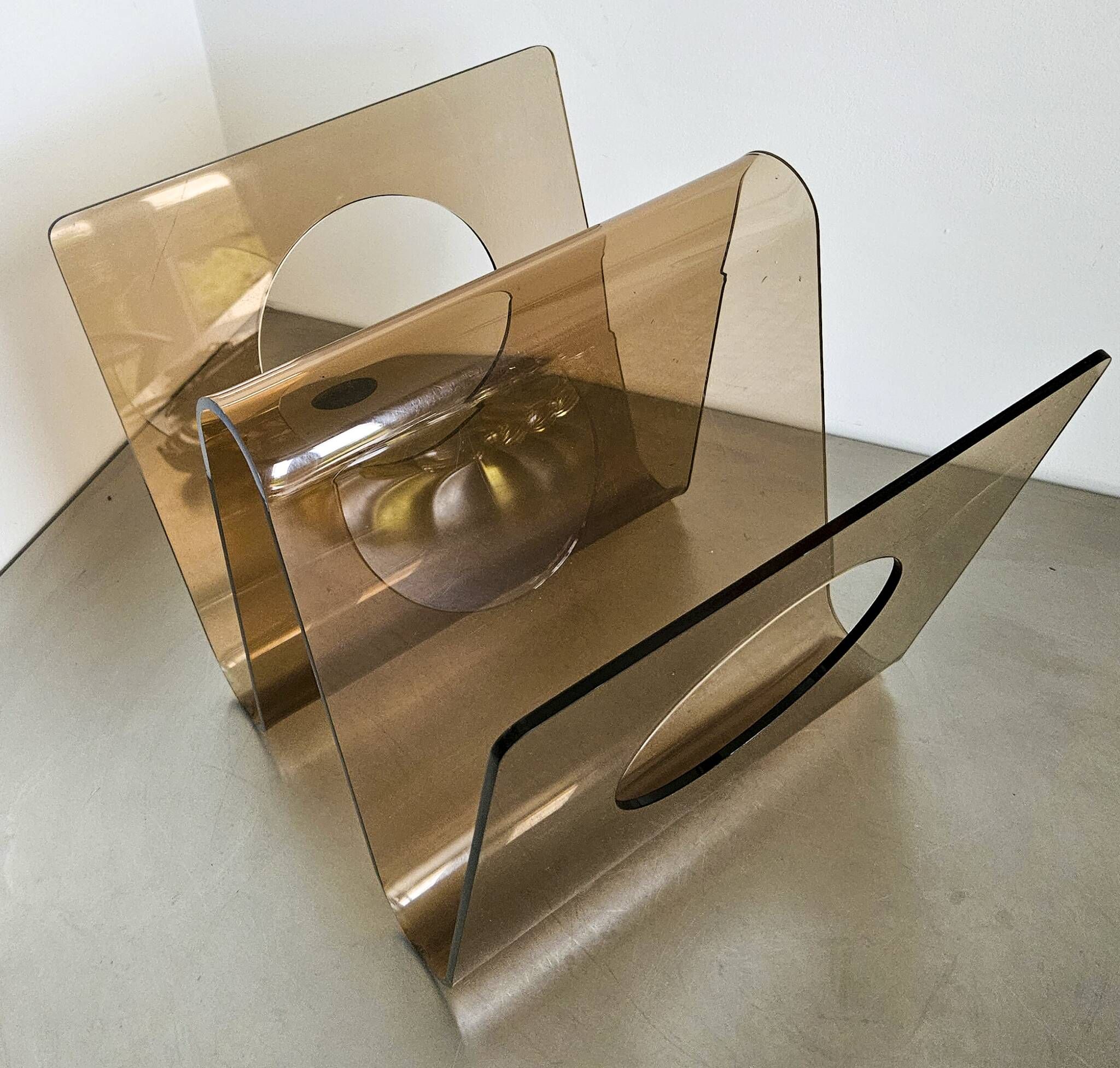 Vintage magazine rack 1970 Michel Dumas for Roche Bobois
