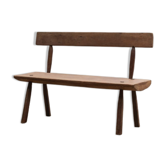 Banc brutaliste en bois massif