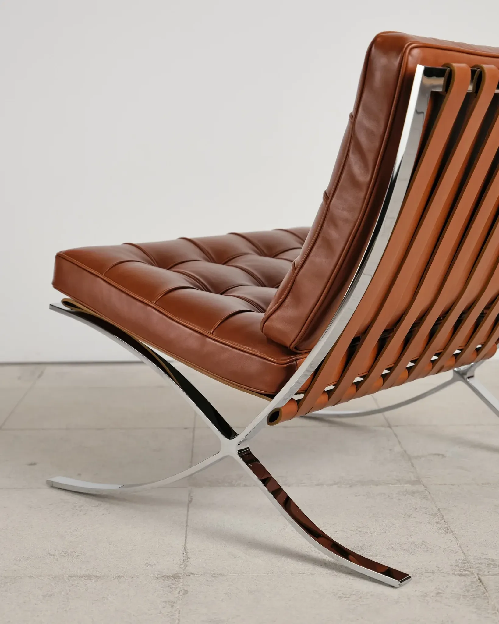 Barcelona chair in leather by Mies van der Rohe, Knoll International