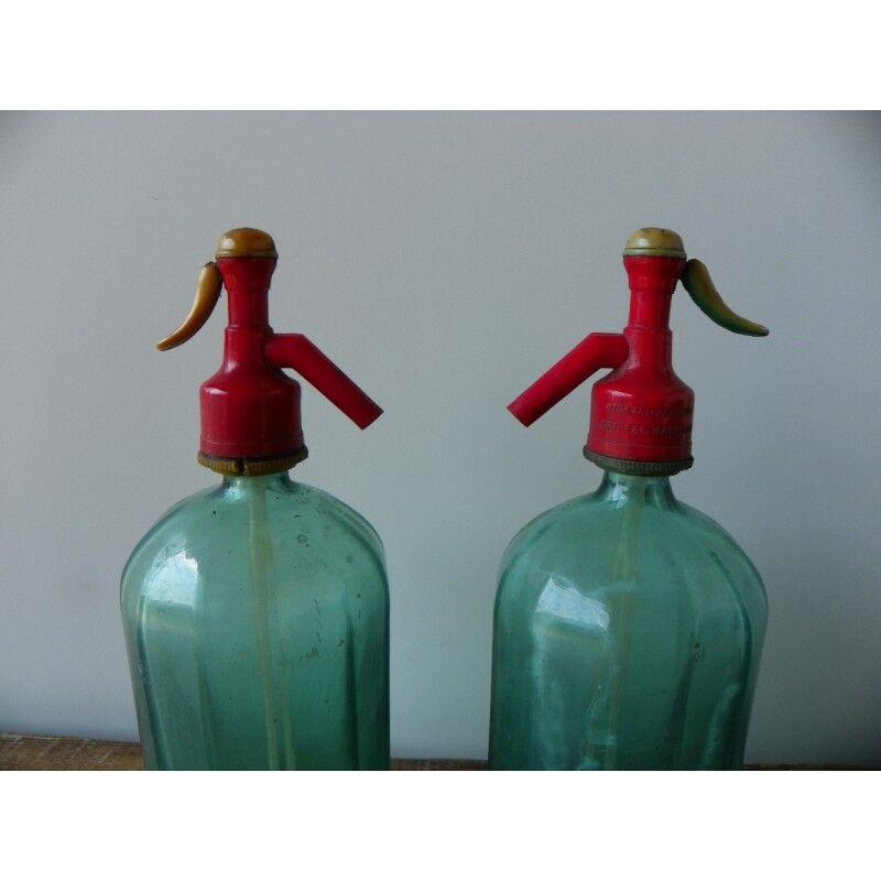 Two biuty old siphons.