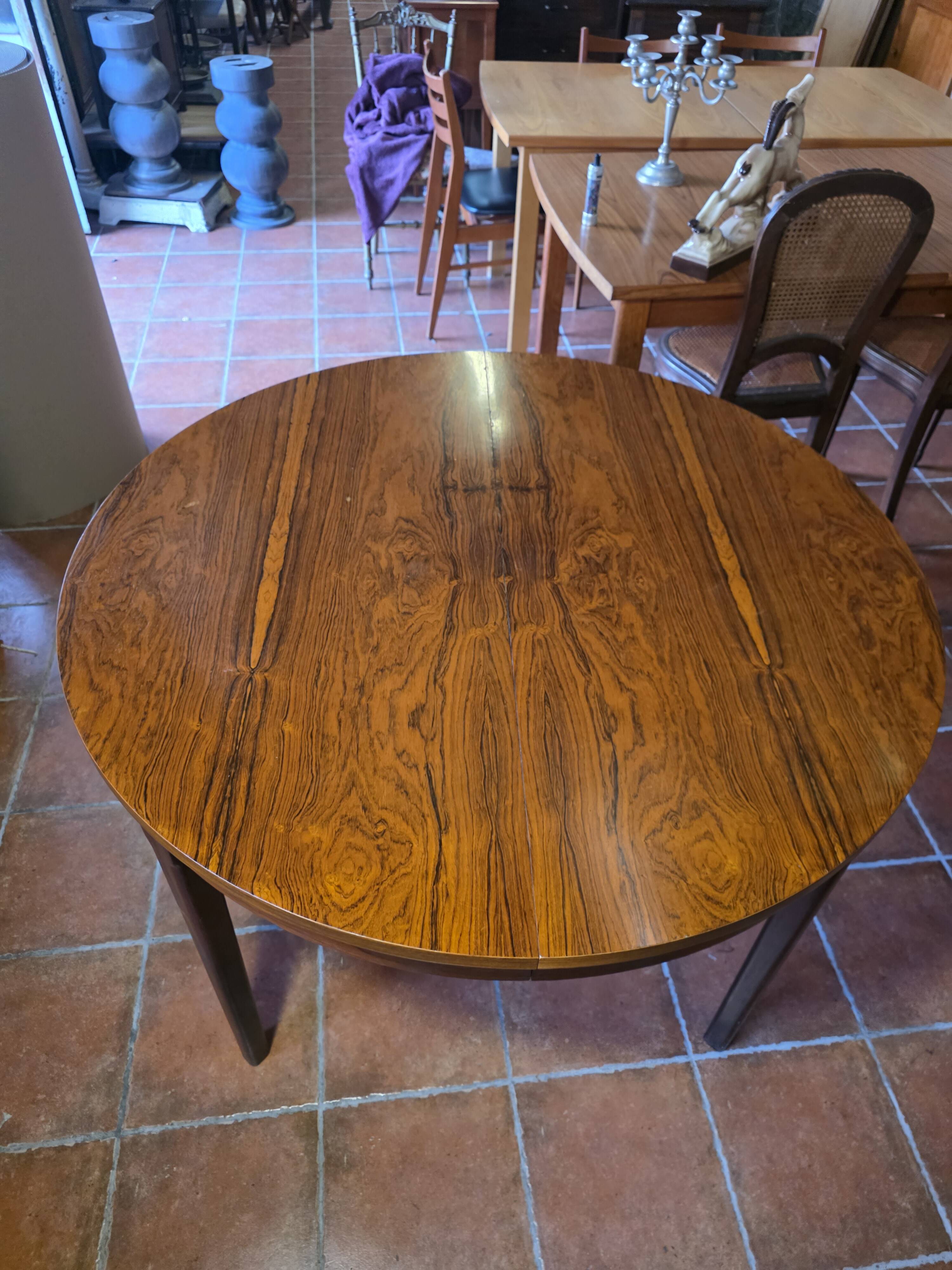 Scandinavian extendable table in rosewood from the 1960s.