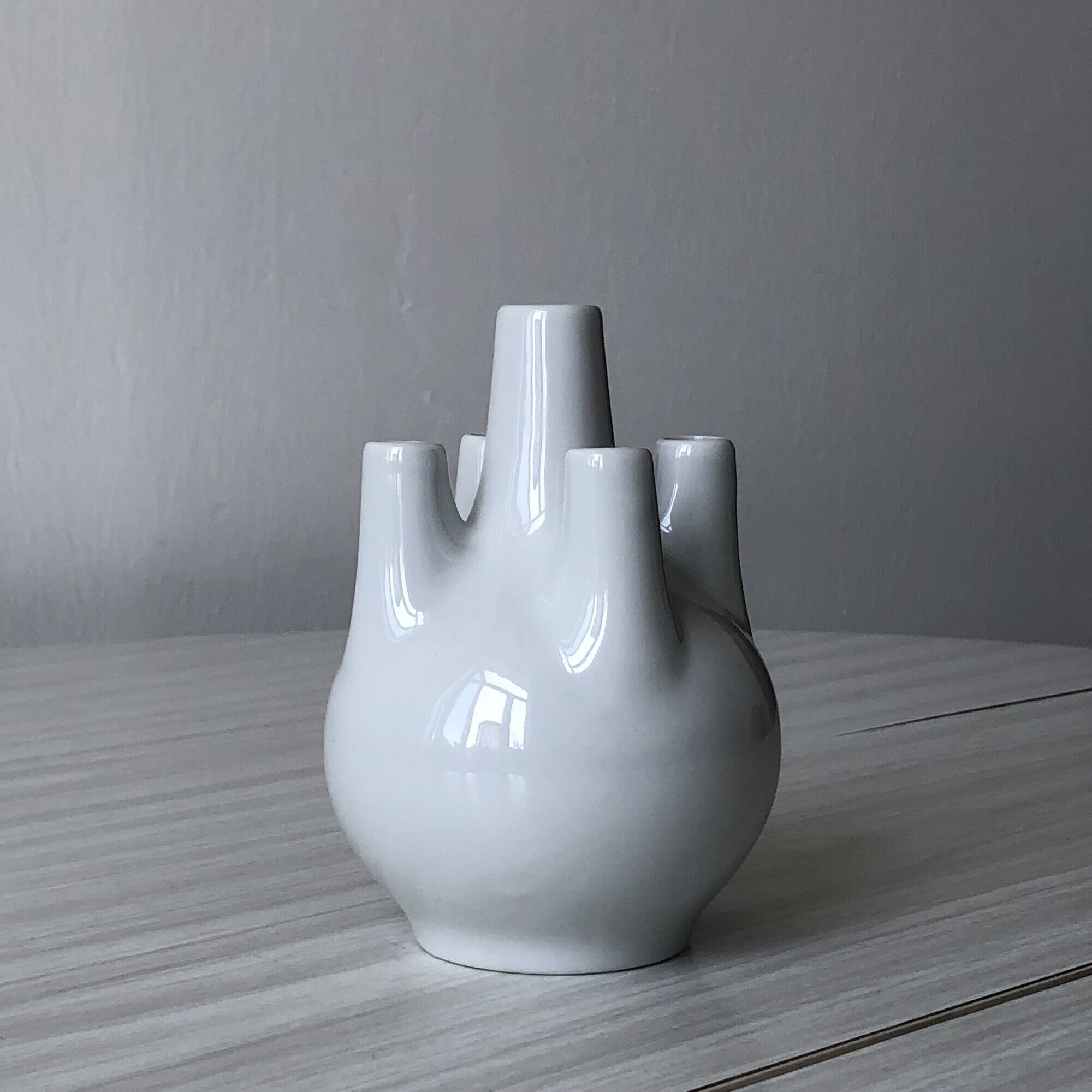 Flower pise vase in porcelain
