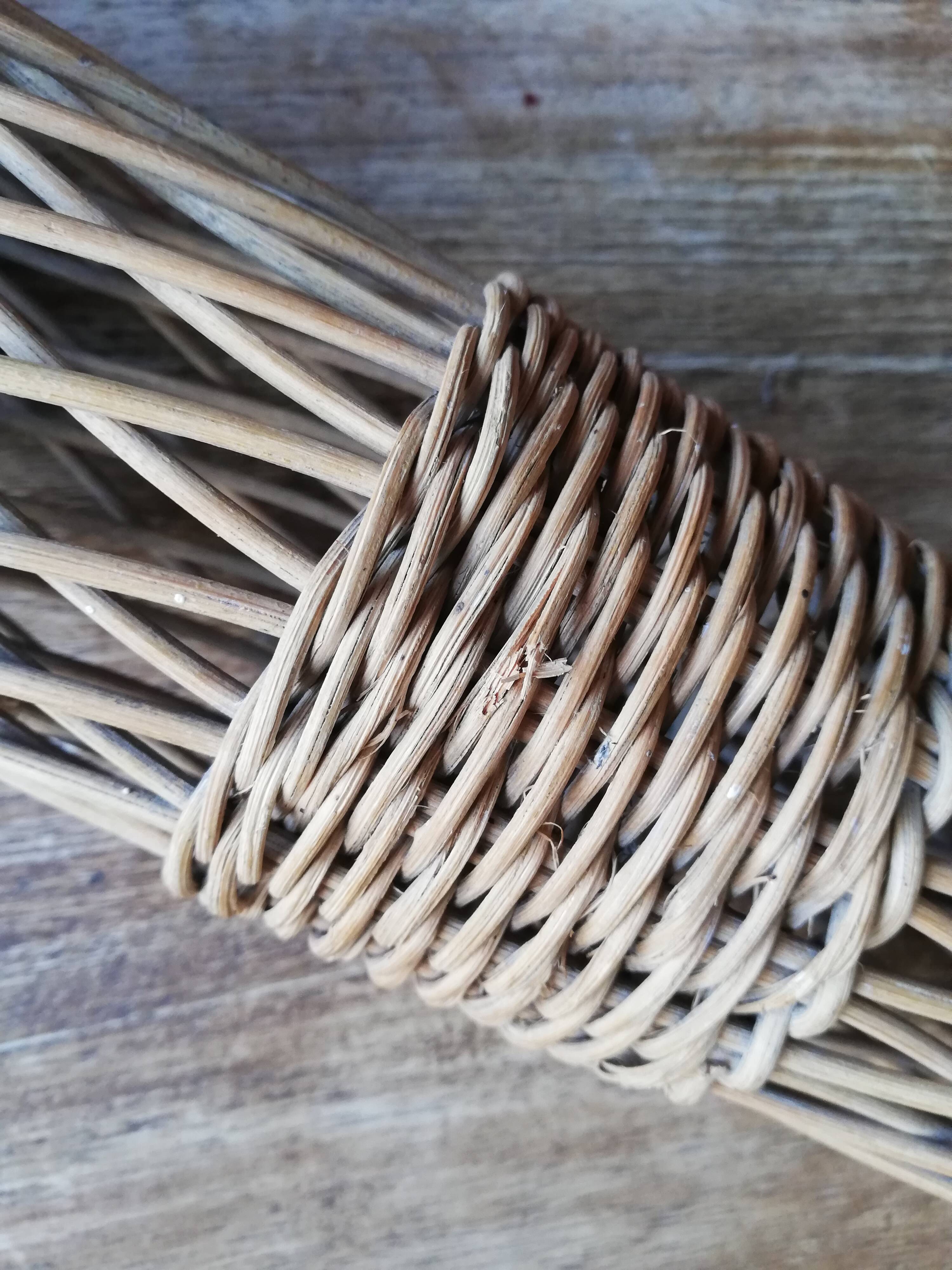 Rattan bouquet holder