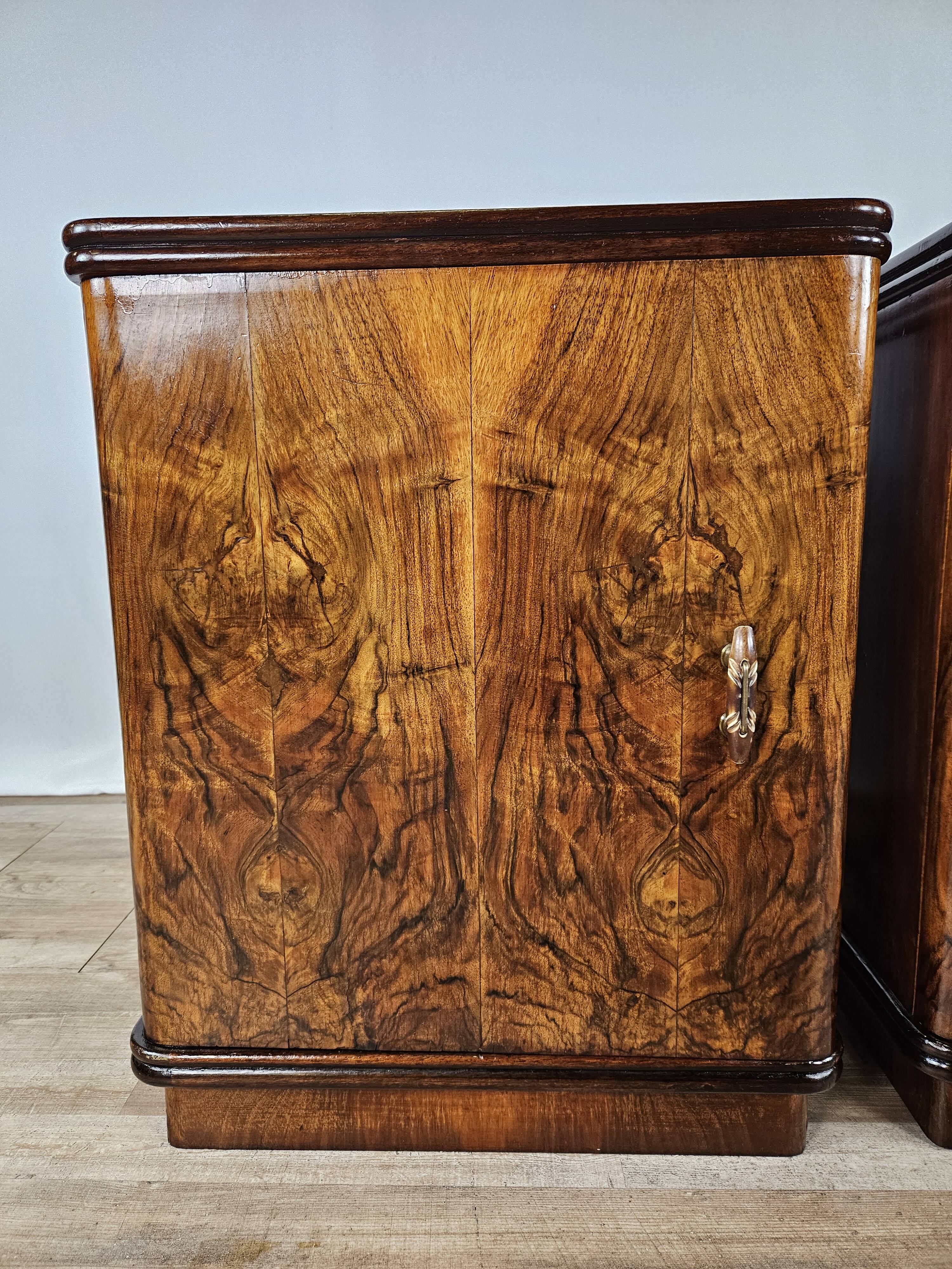 1940 Art Decò nightstands in walnut with door and shelf