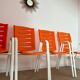 Lot de 4 chaises extérieur intérieur orange plastique et métal vintage années 70 jardin