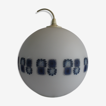 Suspension en opaline blanche motifs bleus vintage