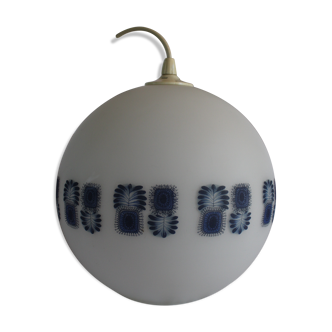 Suspension en opaline blanche motifs bleus vintage