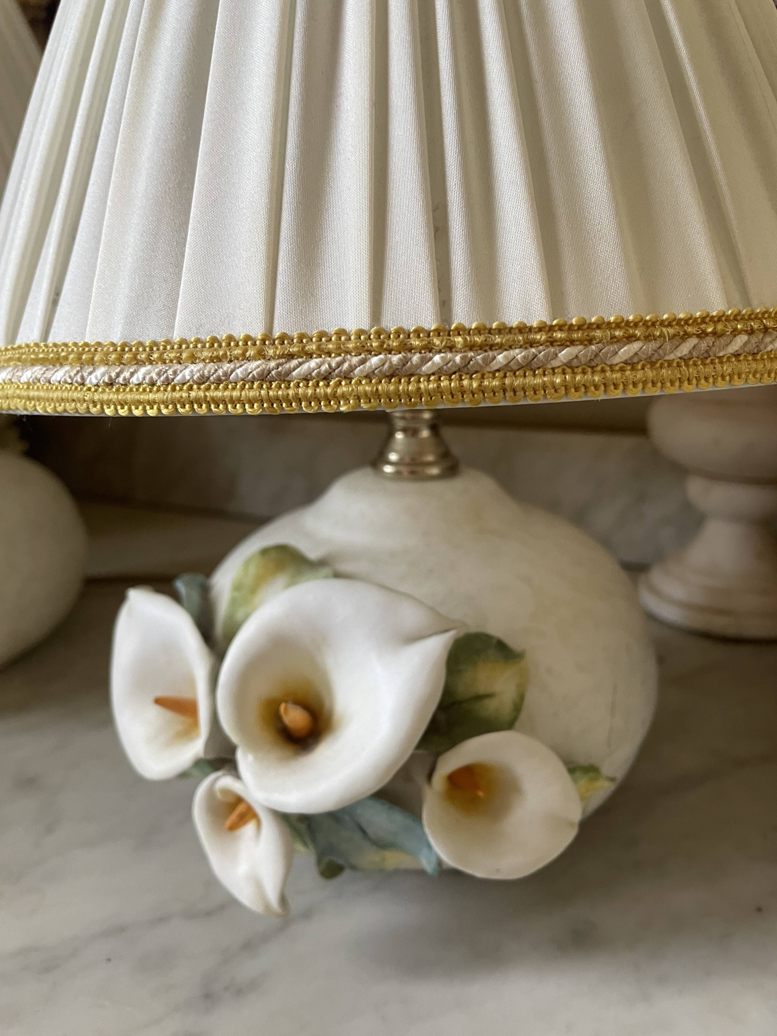Pair of bedside lamps, vintage floral ceramic by Nazareno Picciotti, Deruta Italie