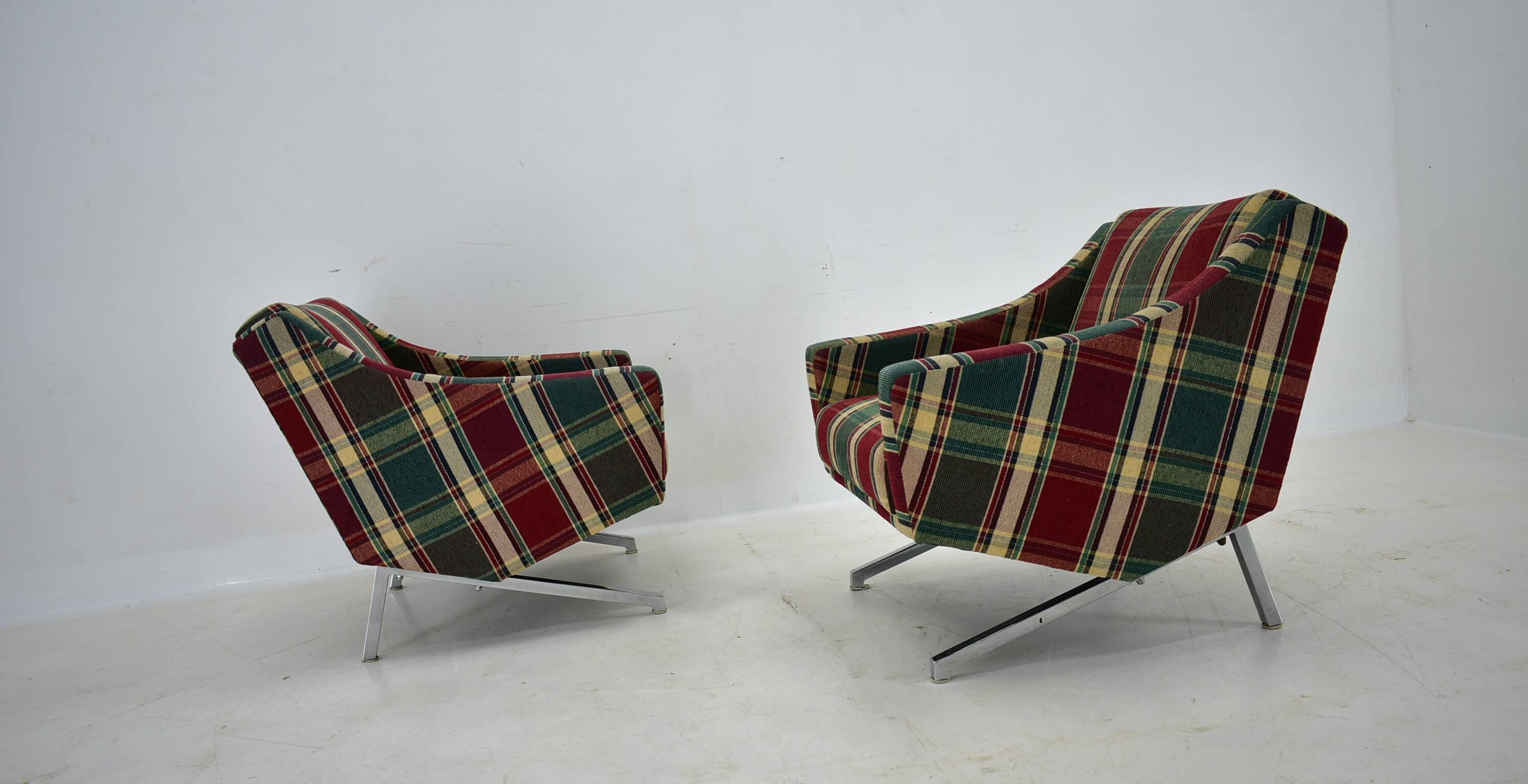 1970s Pair of Italian Design Armchairs