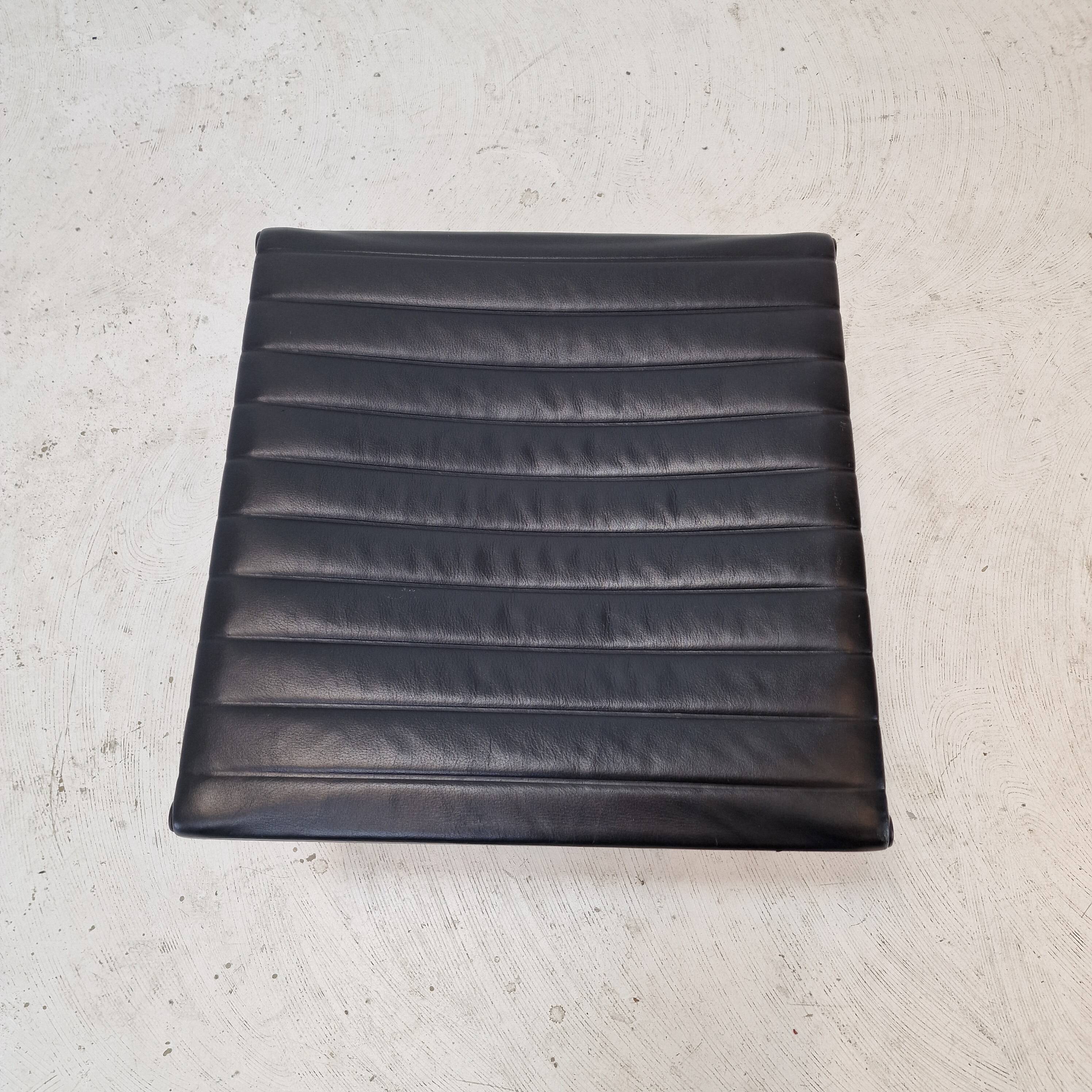 Model EA 124 + 125 Vitra Lounge Chair and Ottoman by Charles & Ray Eames