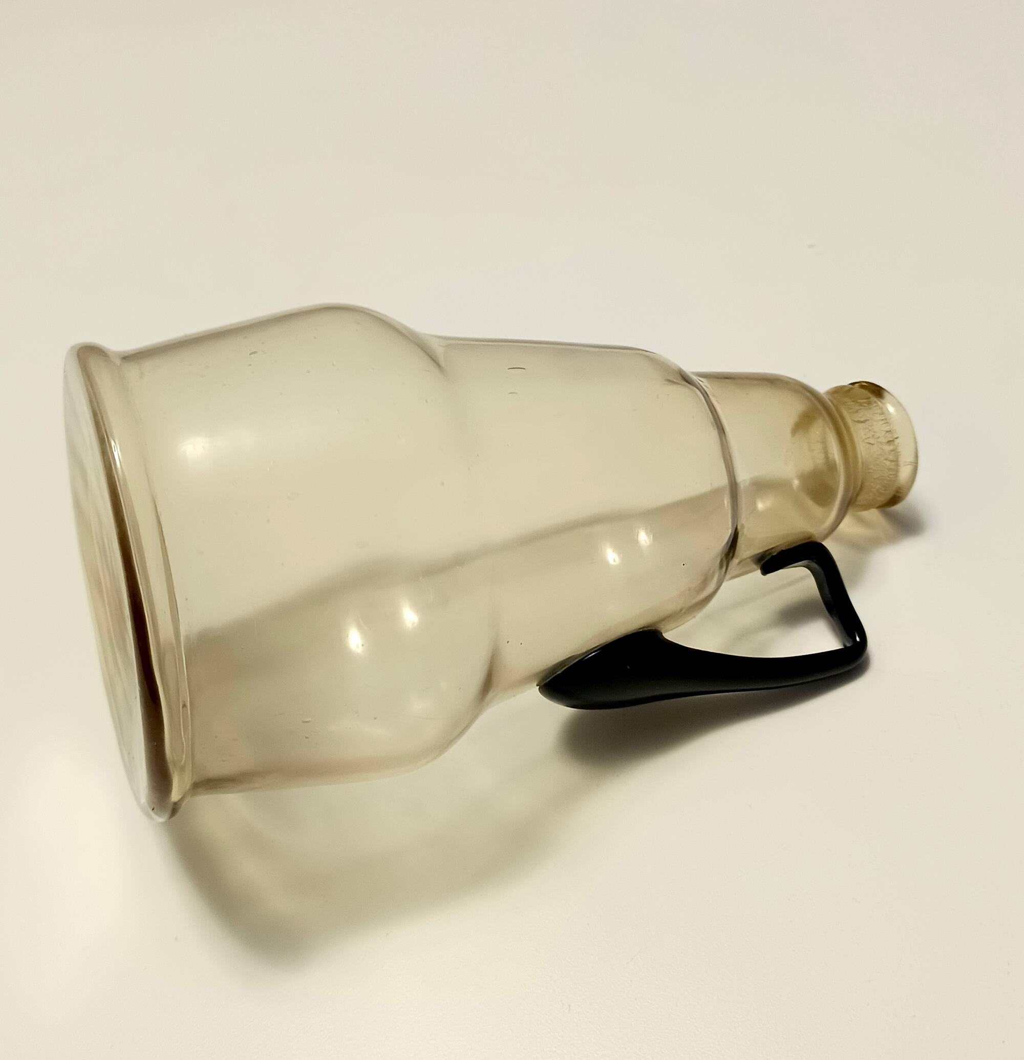Pichet / vase en verre de Murano de couleur paille attribué à Vittorio Zecchin, Italie