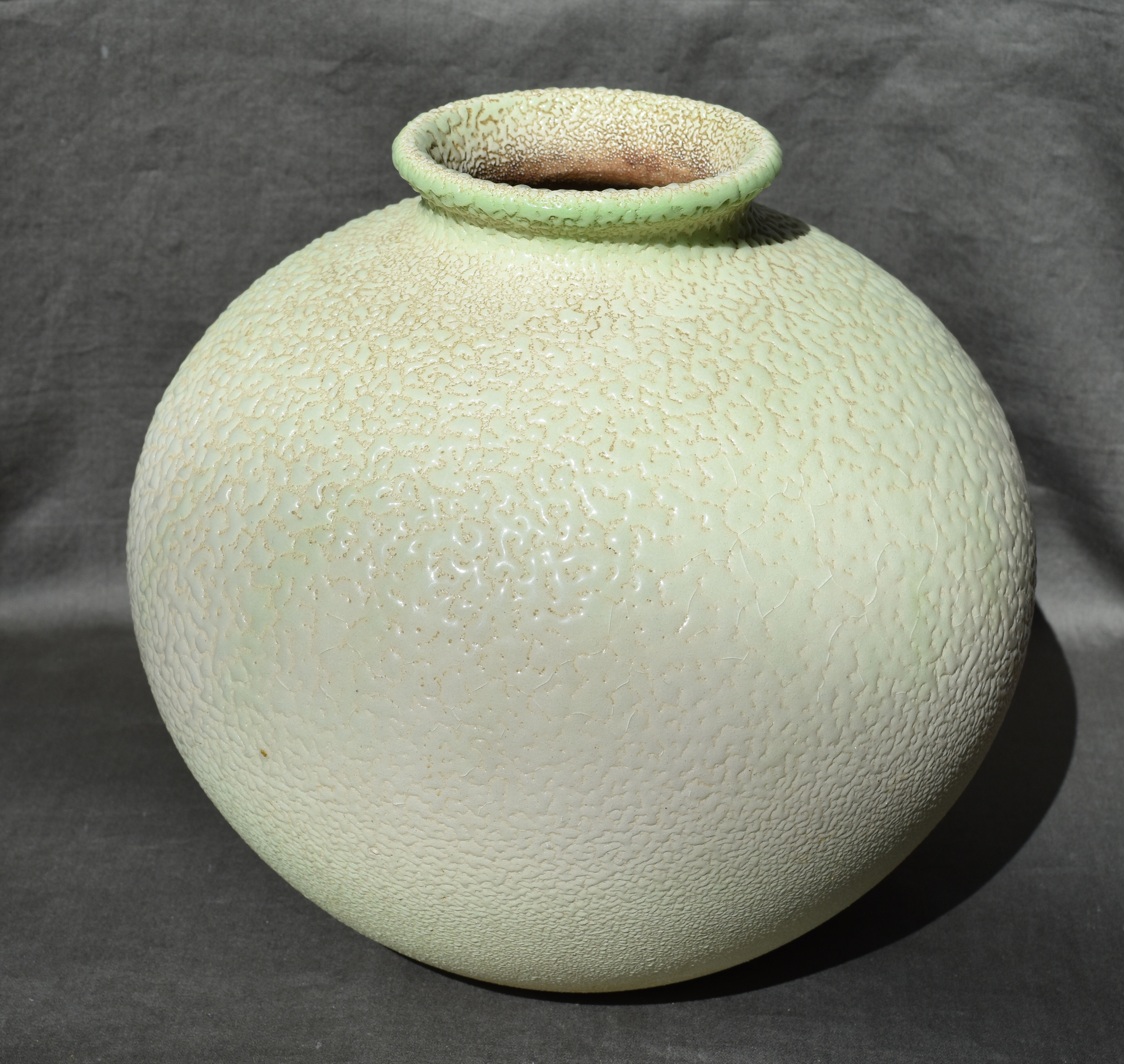 Ovoid vase in vermiculated ceramic art deco Sevres vinsare