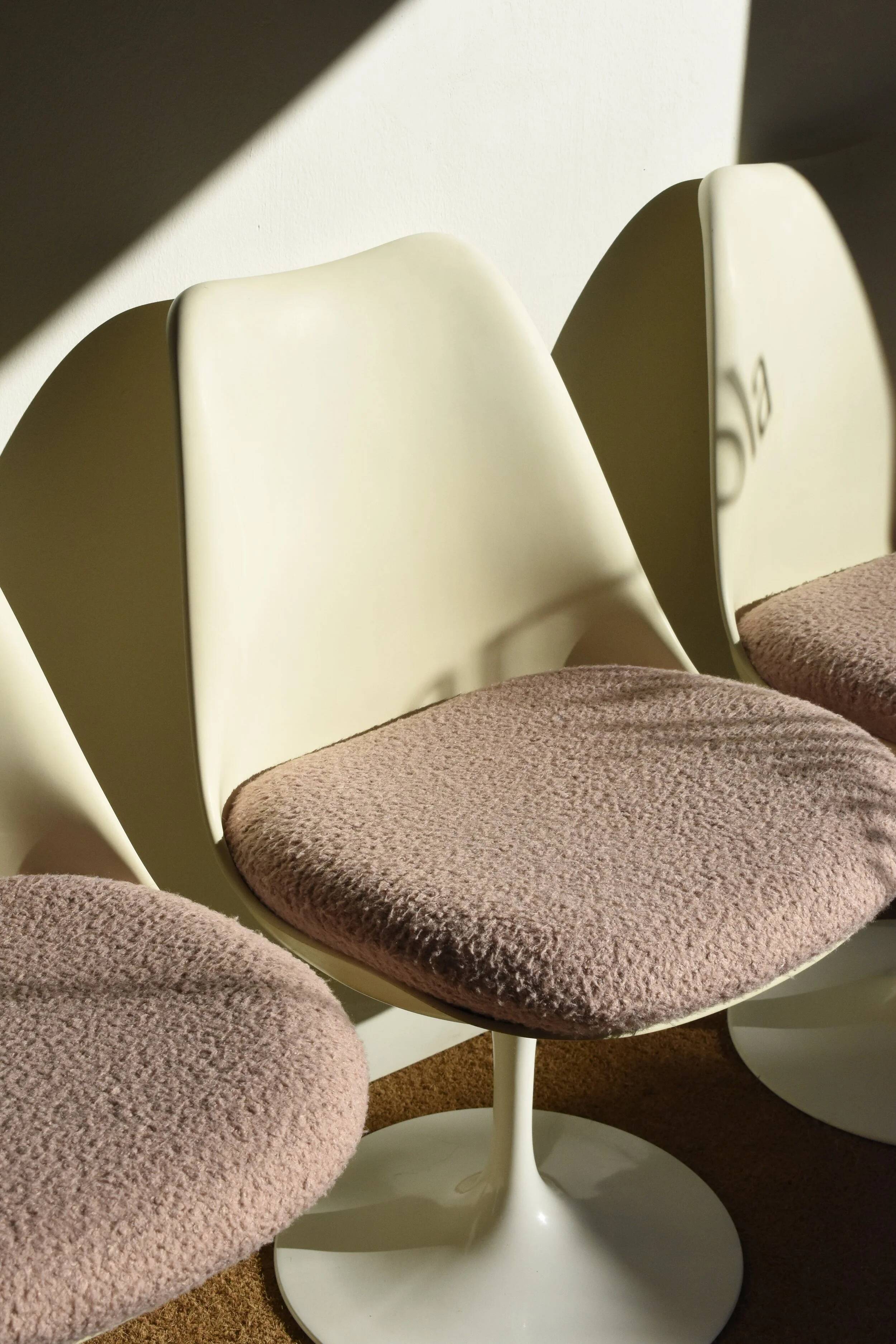 Tulip Chairs Eero Saarinen: set of three chairs