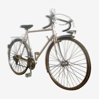 Vélo vintage route randonneur de marque francaise peugeot 103 carbolite. 2 plateaux