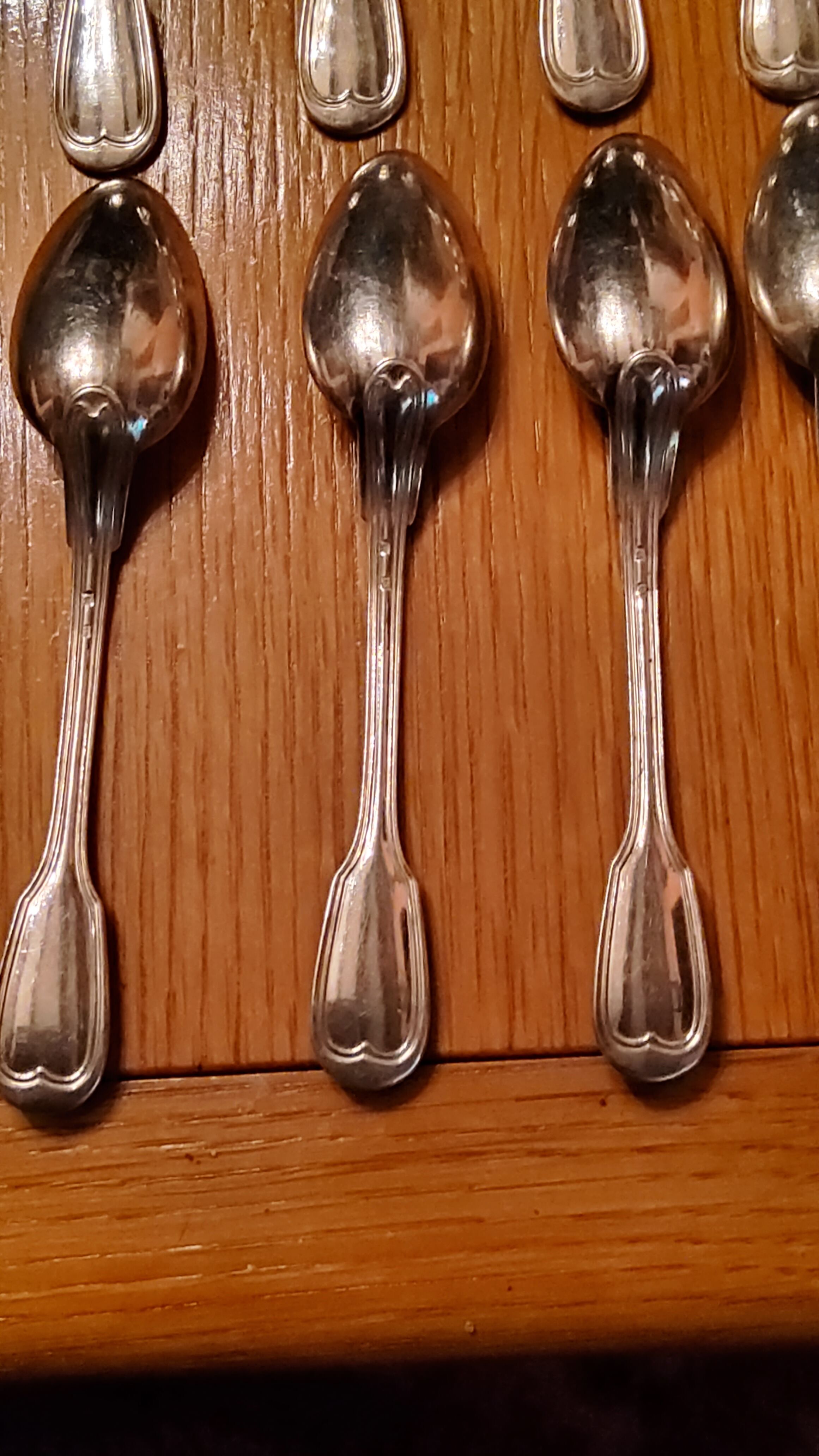 Coffret de 12 cuillères à dessert en métal argenté fin XIXième siècle