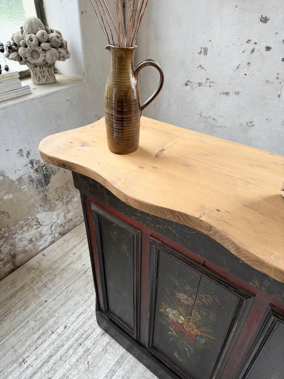 Floral 1920s trading counter