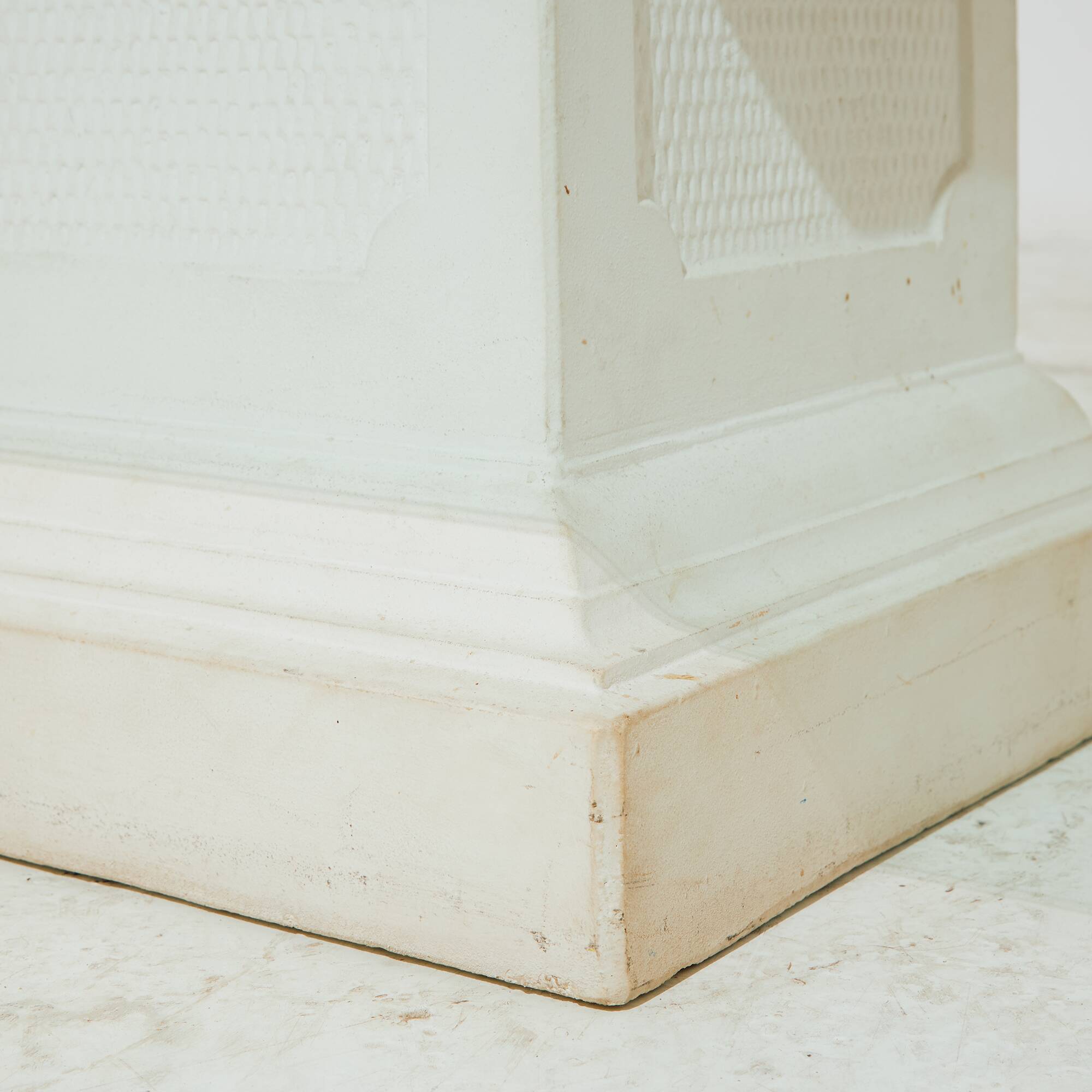 MK10238 Glass and concrete coffee table