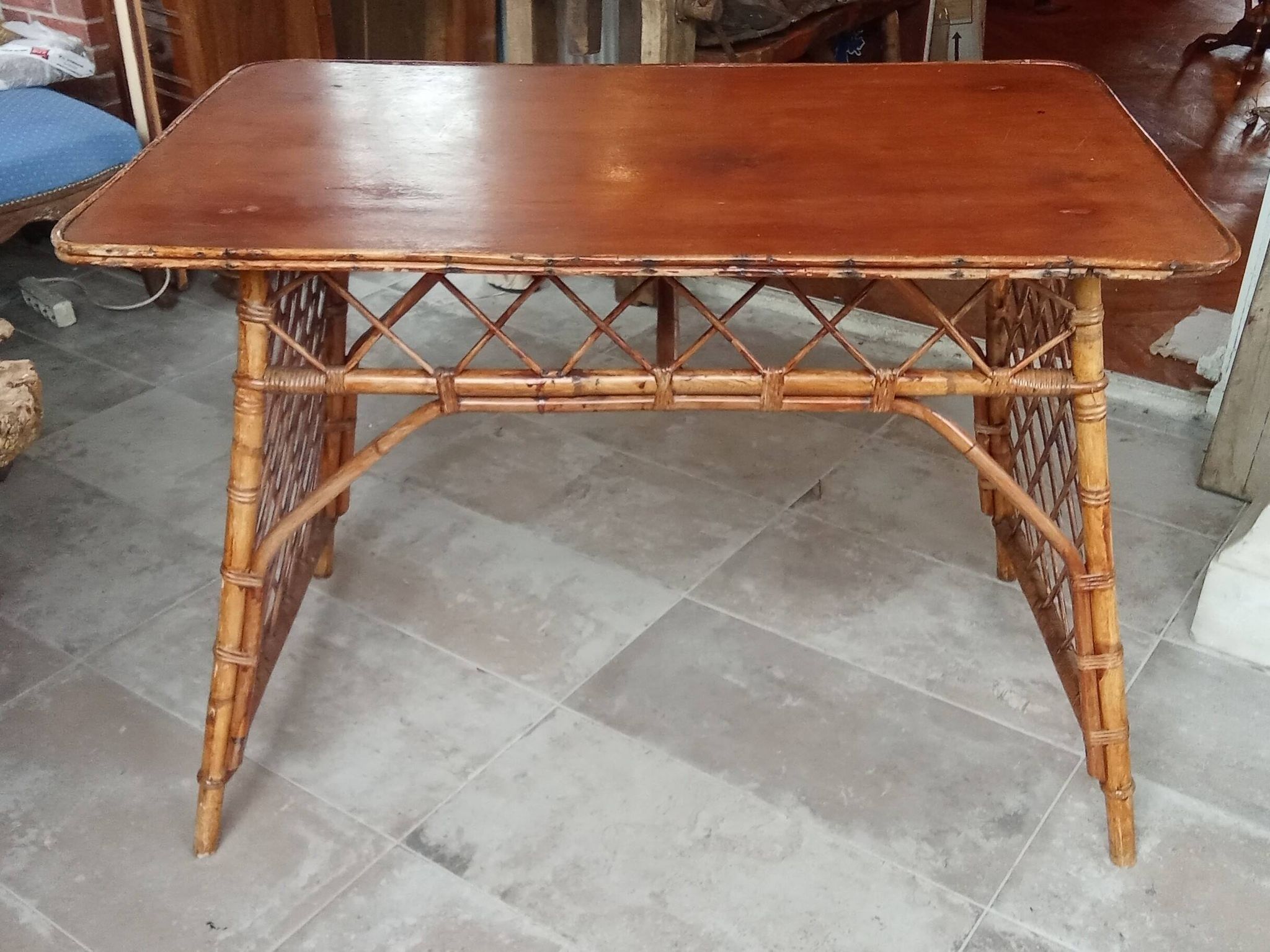 Bureau et fauteuil vintage en rotin