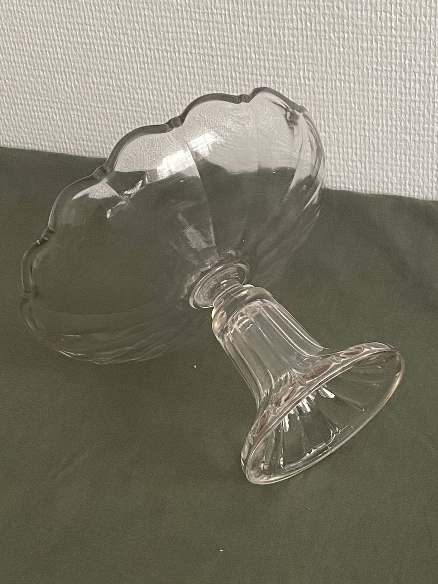Glass fruit bowl