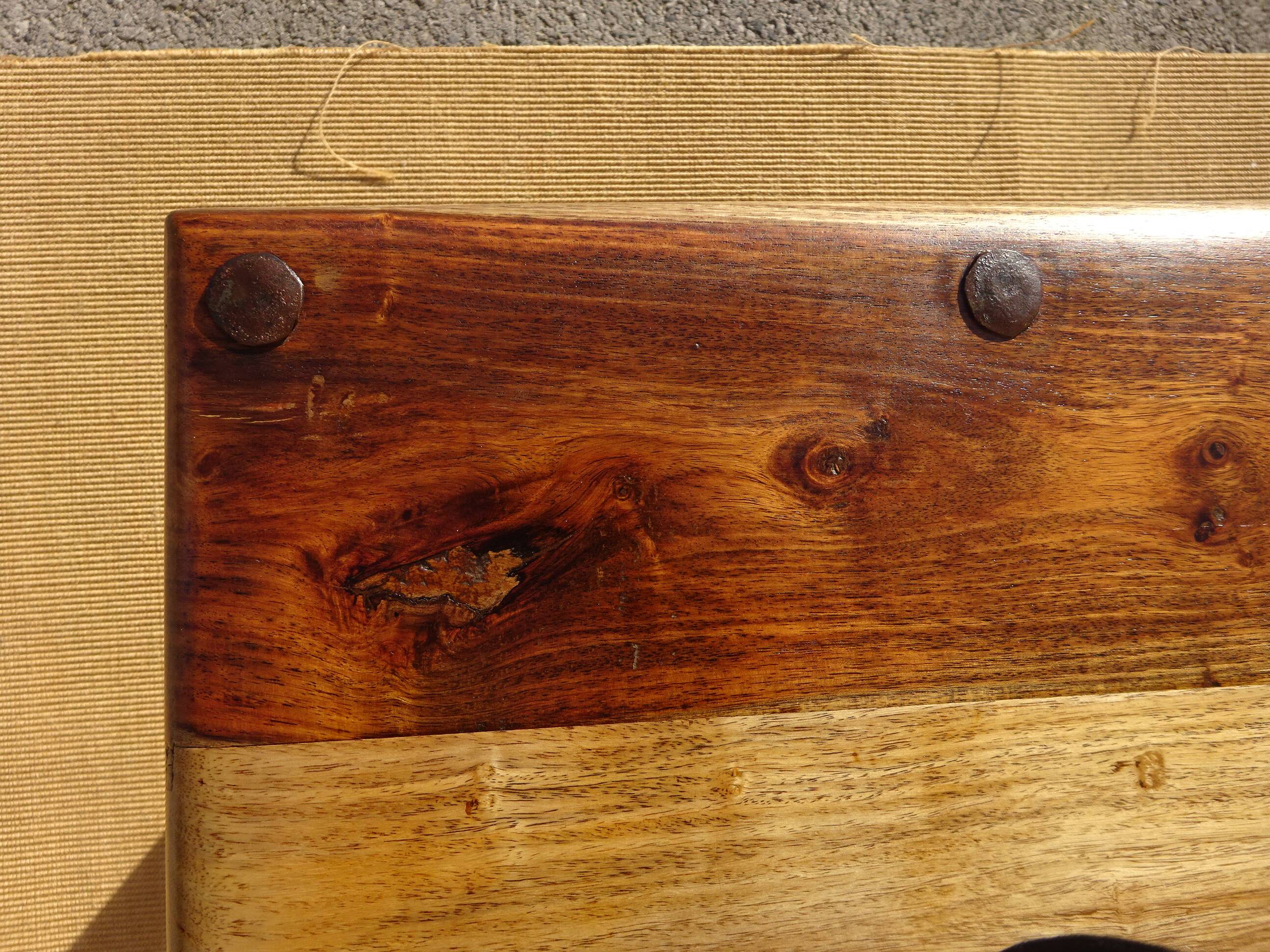 Table en bois exotique, 6/8 personnes