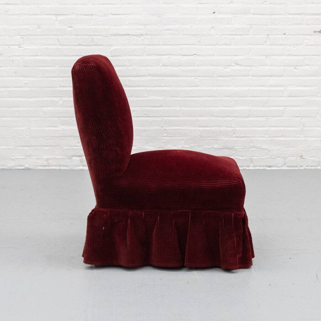 Fauteuil crapaud en velours côtelé rouge des années 1960