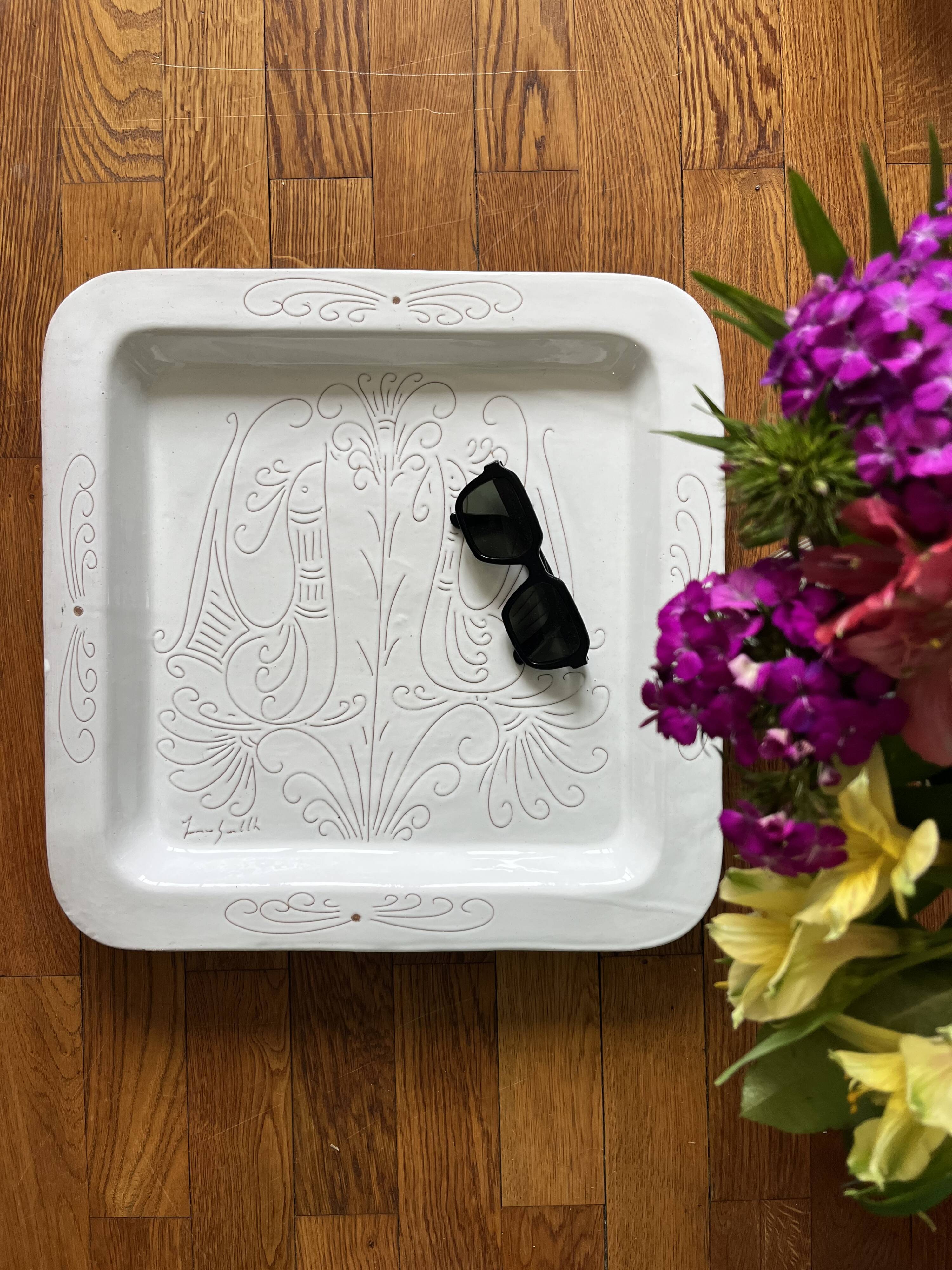 Trinket bowl white enamelled ceramic pocket with decorations of two rooster facing each other
