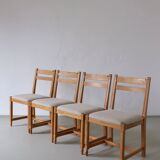 Quatre chaises rustiques en pin sculpté | Suède | Années 1950