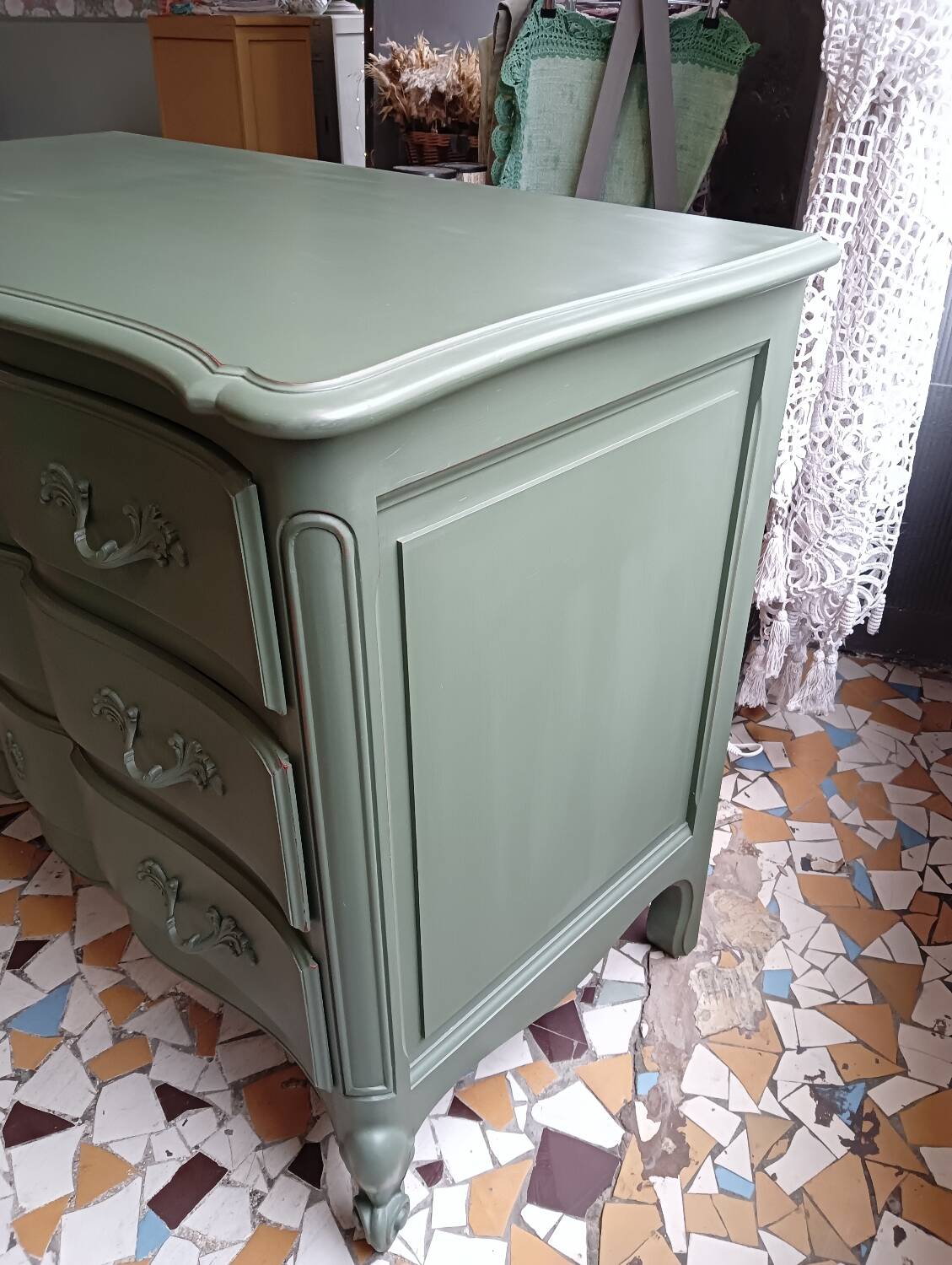 Crossbow chest of drawers