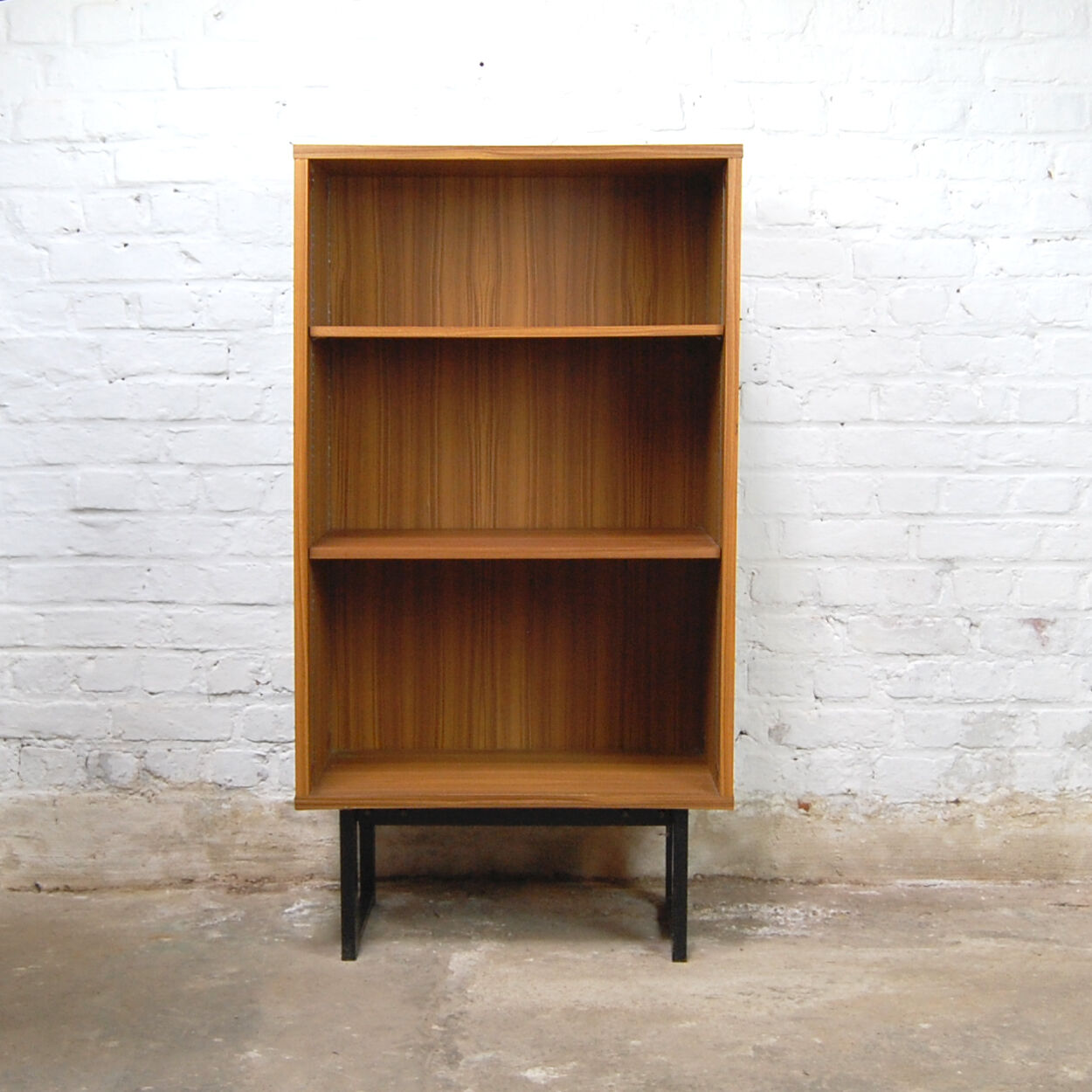Bookcase model "60/90" by Pierre Guariche for Meurop 1960s