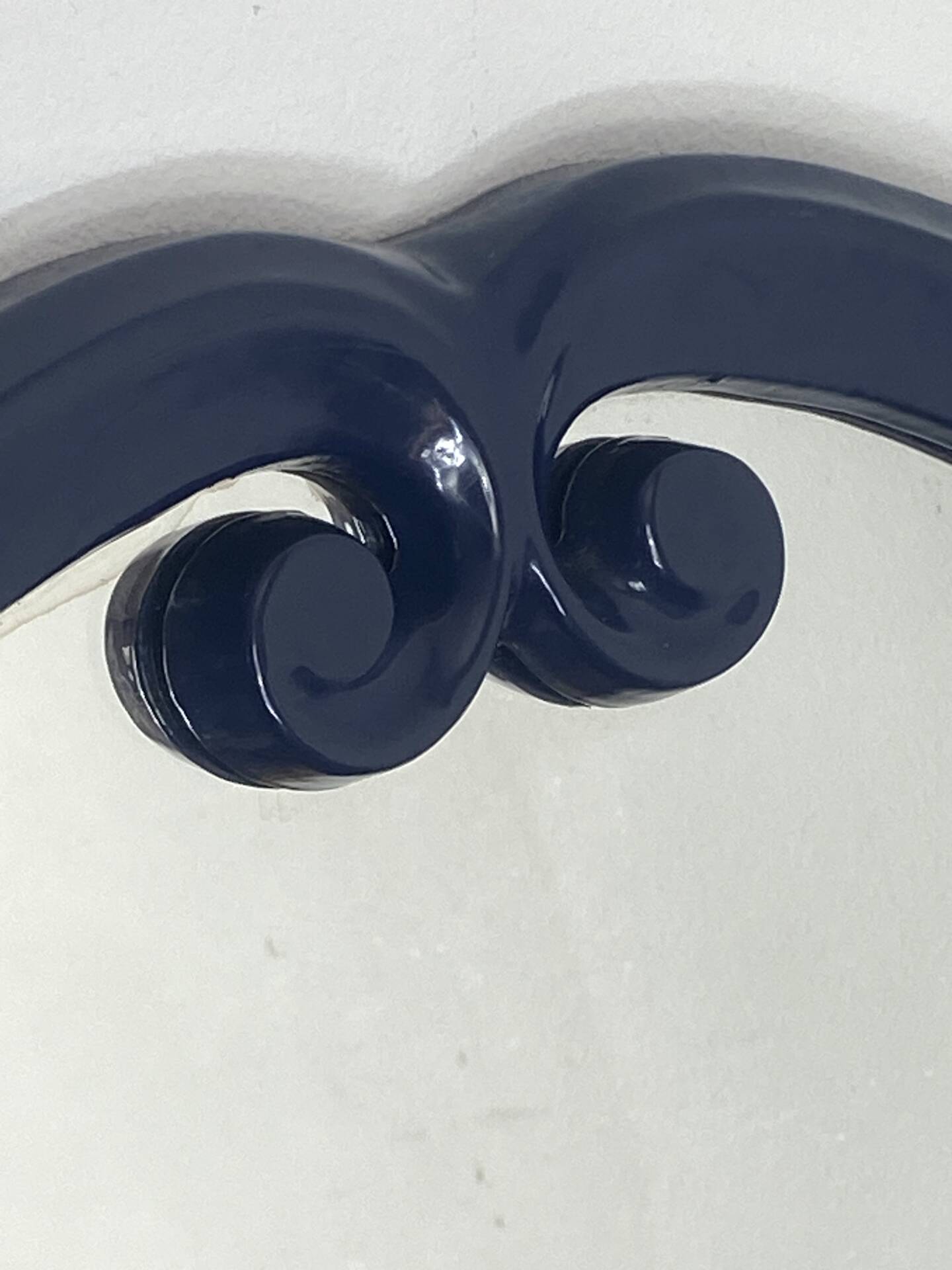 Miroir en fonte bleu nuit 