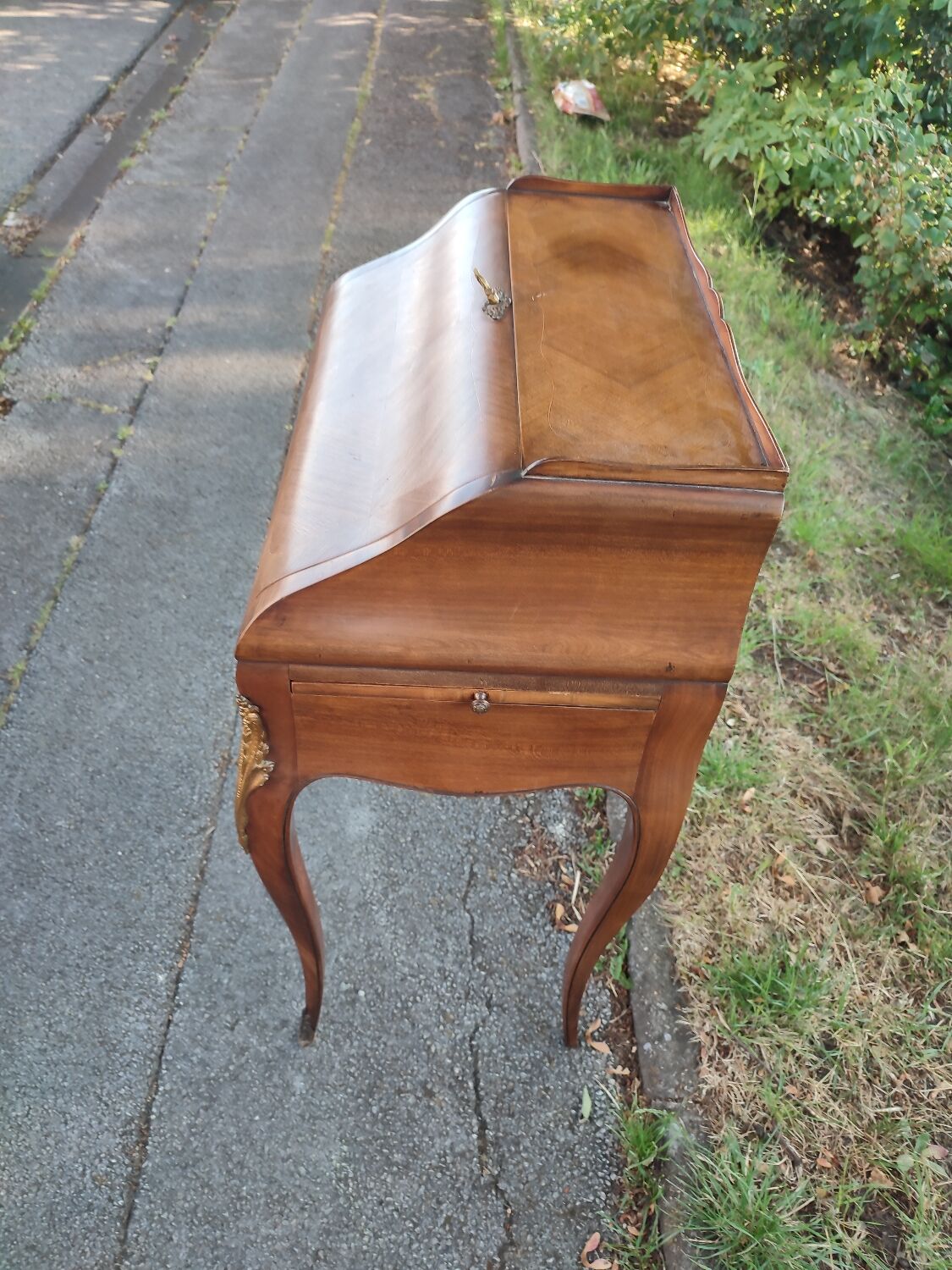 Slope office, speed bump secretary