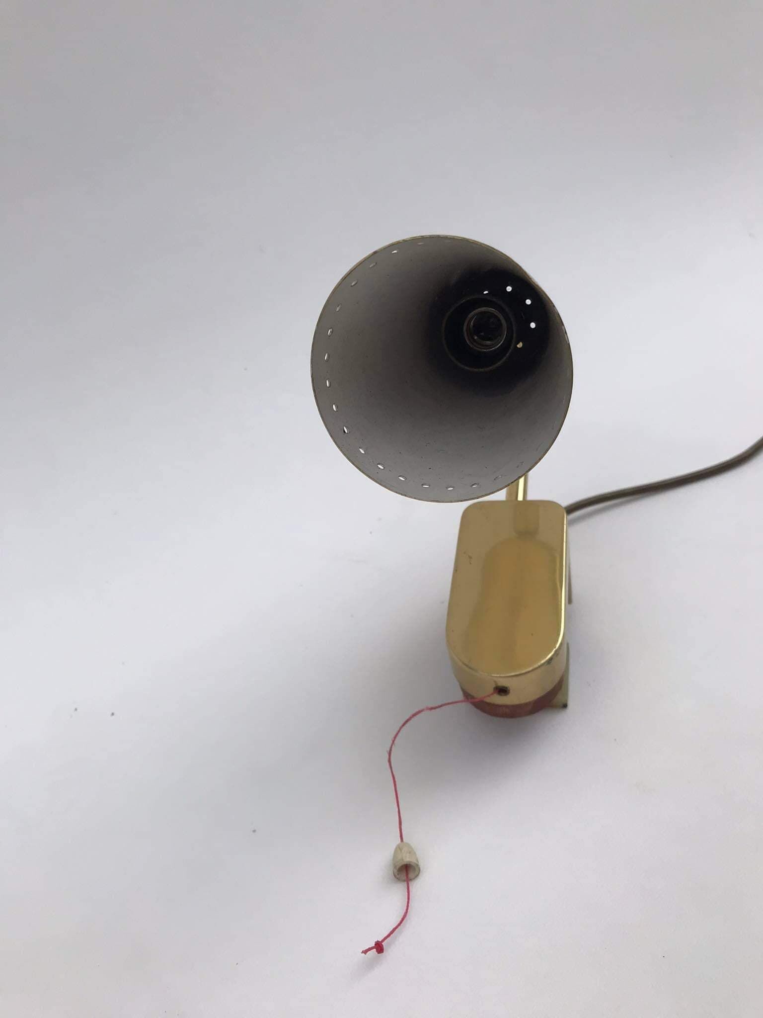Paire de lampes de chevet dorées, attachées au lit, années 1970, Erco