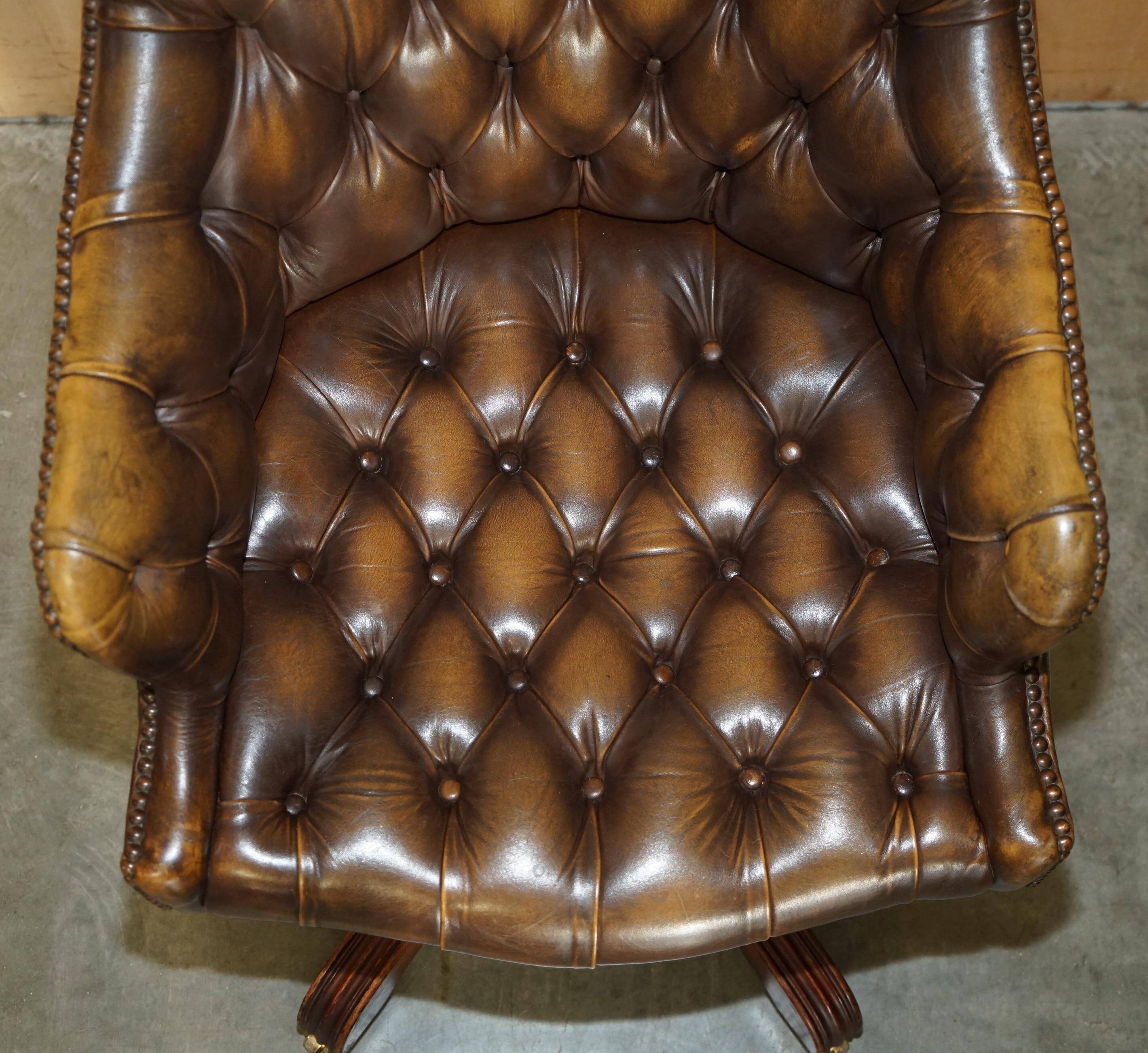 Fauteuil Chesterfield vintage en cuir vieilli