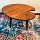 Table basse palette de peintre et pieds compas