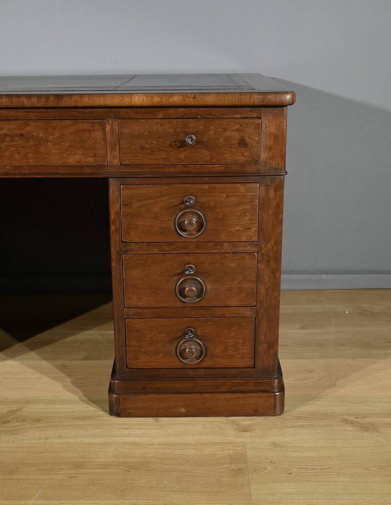 Bureau à Caissons en Acajou Moucheté – Fin XIXe