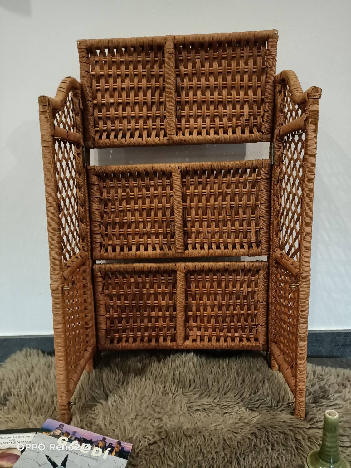 Folding rattan shelf