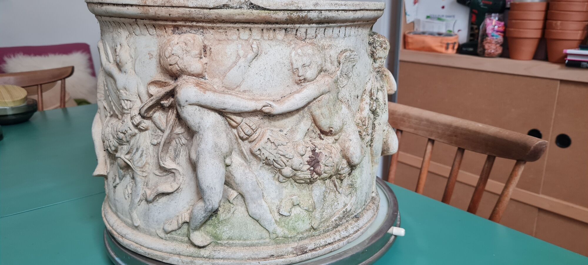 Round white stone pot cover with a farandole of angels